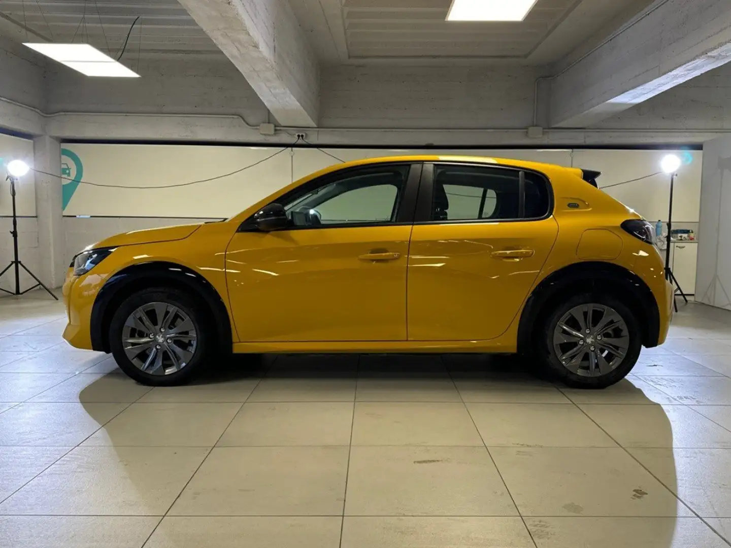 Peugeot 208 Active Pack e 136cv Jaune - 2
