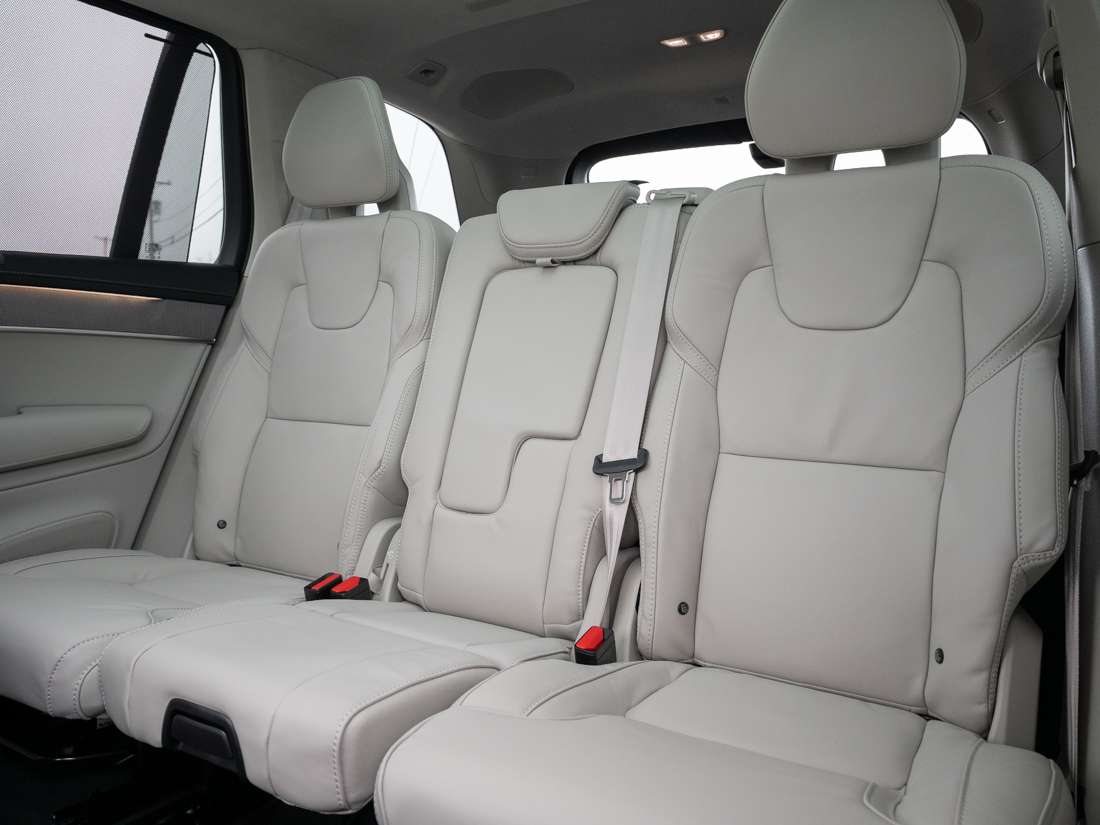 2026 Volvo XC90 B6 ULTRA DARK THEME alt 5