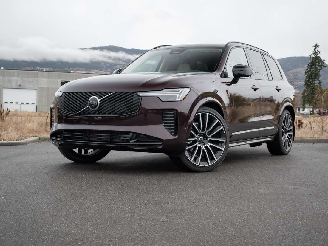 2026 Volvo XC90 B6 ULTRA DARK THEME