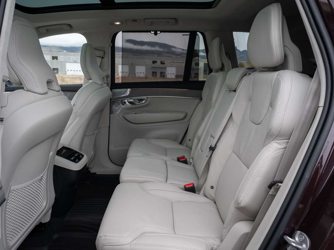 2026 Volvo XC90 B6 ULTRA DARK THEME thumb 6