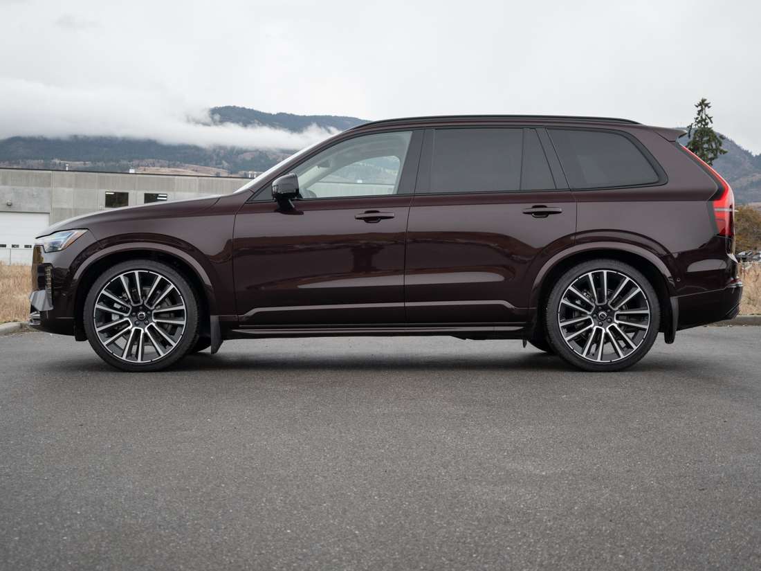 2026 Volvo XC90 B6 ULTRA DARK THEME thumb 7