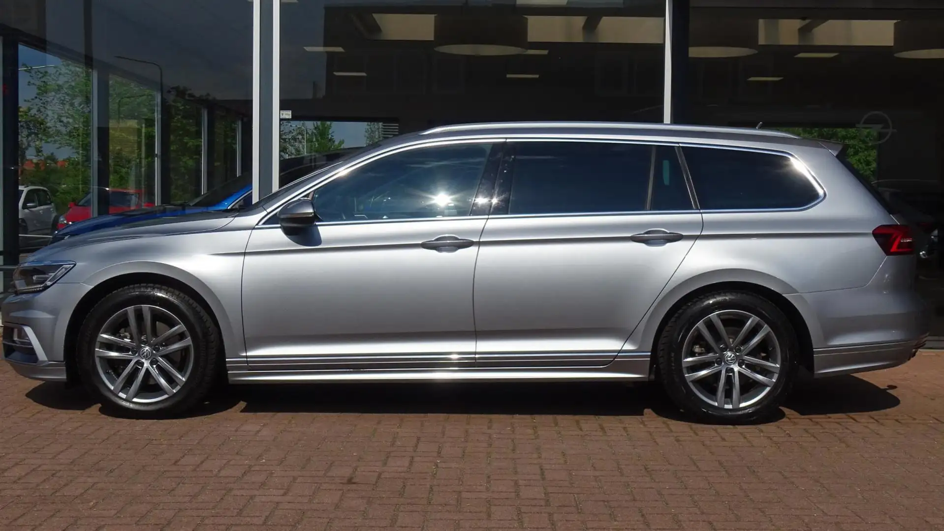 Volkswagen Passat Variant 1.5 TSI Highline Business R-Line | Vol opties | Le Grijs - 2