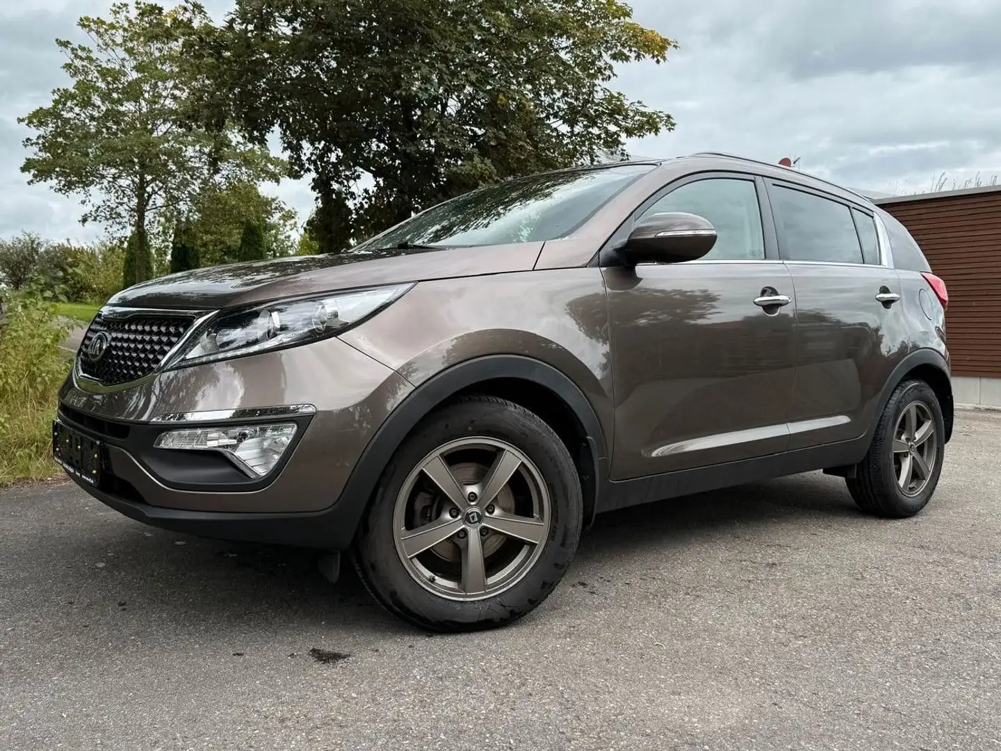 Kia Sportage Spirit 2WD*AHK*SZH vo+hi Marrón - 1