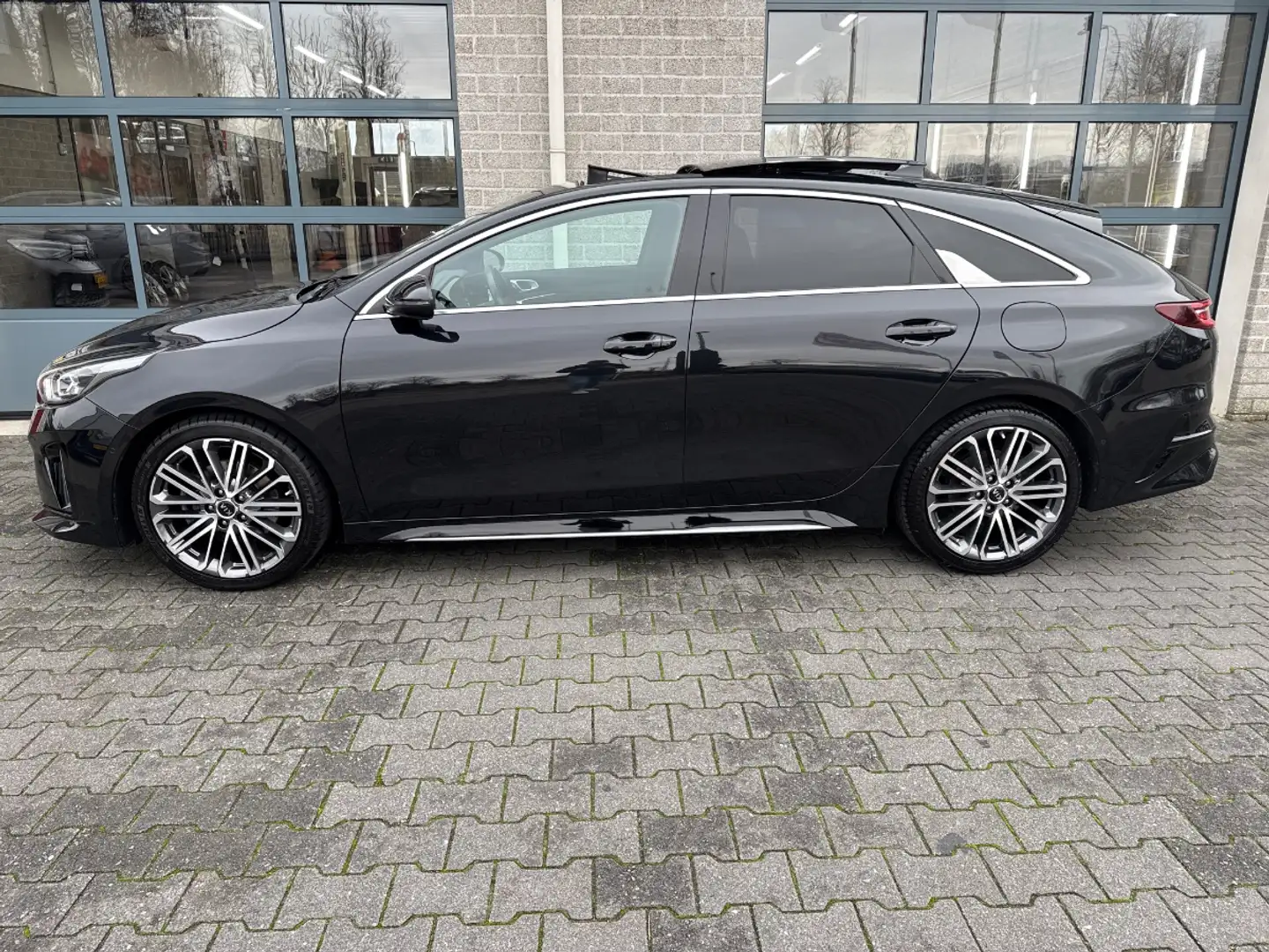 Kia ProCeed / pro_cee'd 1.5 T-GDI GT-PlusLine | SCHUIFDAK| AFN. TREKHAAK | Zwart - 2