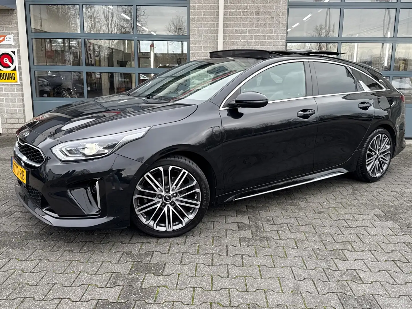 Kia ProCeed / pro_cee'd 1.5 T-GDI GT-PlusLine | SCHUIFDAK| AFN. TREKHAAK | Zwart - 1