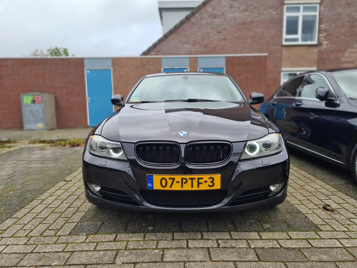 BMW 325 325i Aut. Edition Lifestyle Zwart - 1