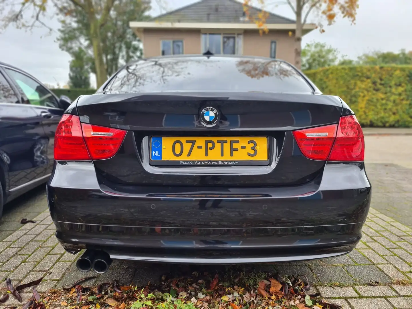 BMW 325 325i Aut. Edition Lifestyle Zwart - 2