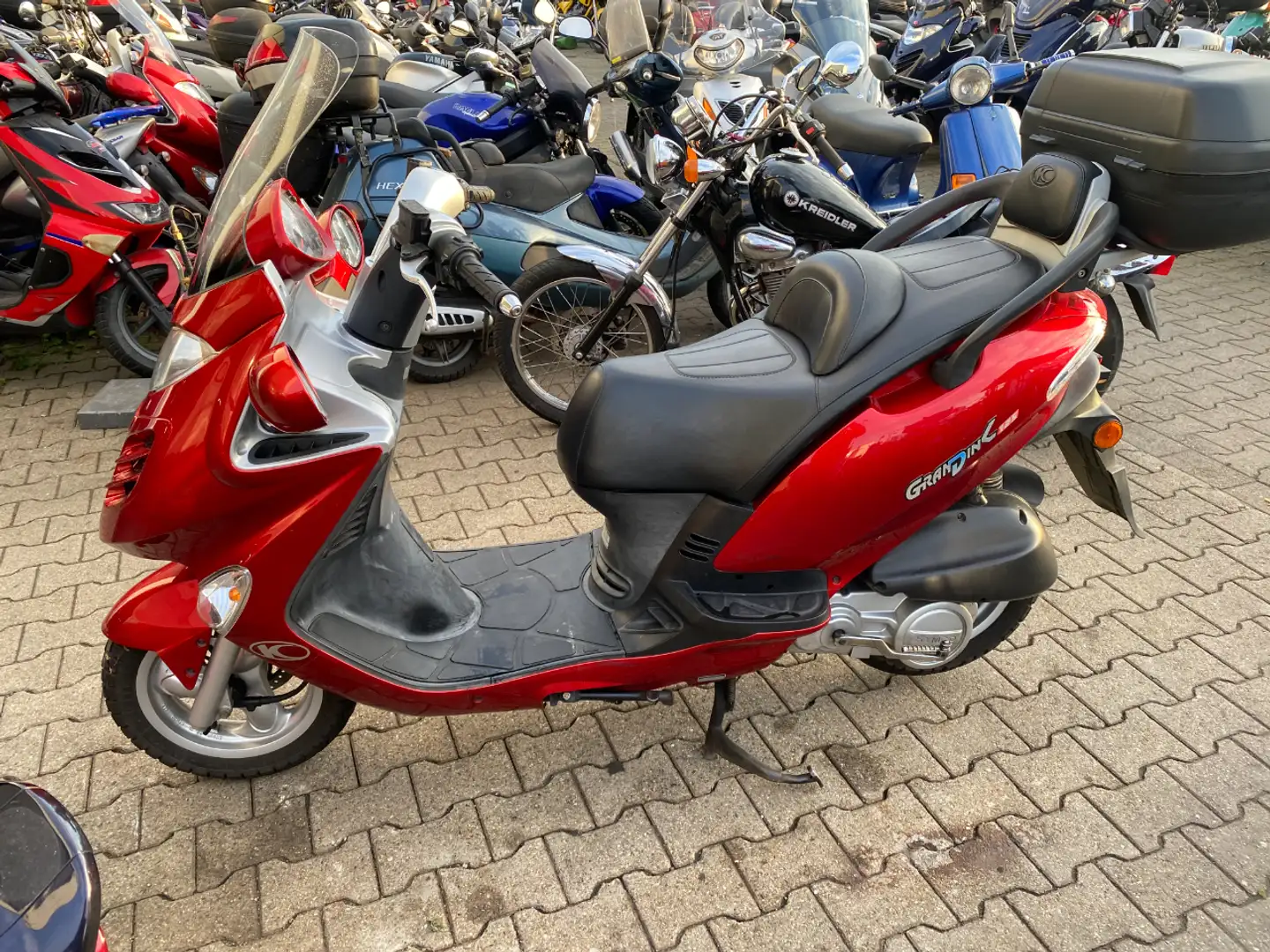 Kymco Grand Dink 125 Roller/Scooter in Rot gebraucht in Herne für € 1.650,-