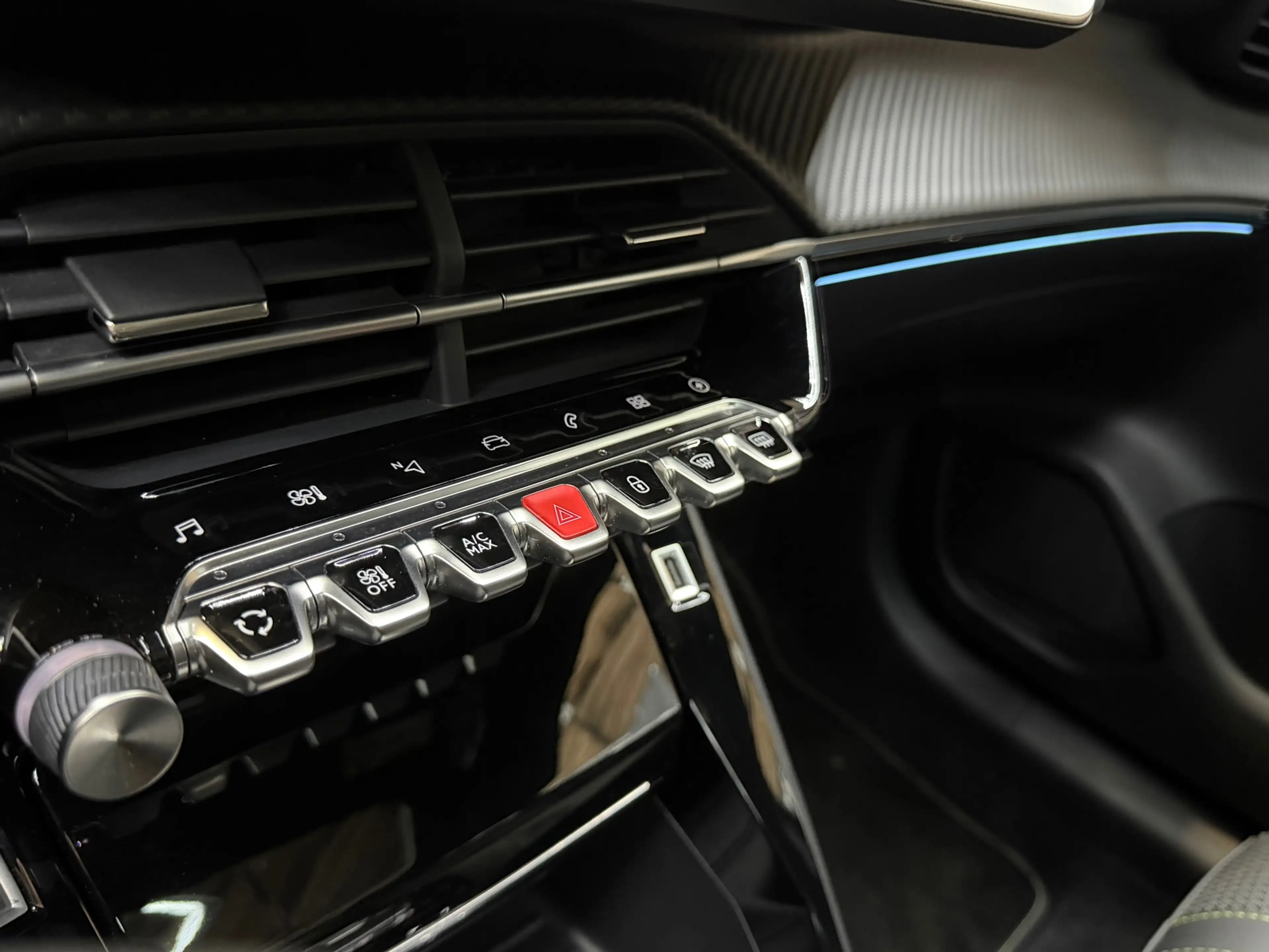 Peugeot e-208 EV GT 350 50 kWh, 17"LM, Panorama, Camera, Cruise — photo 10