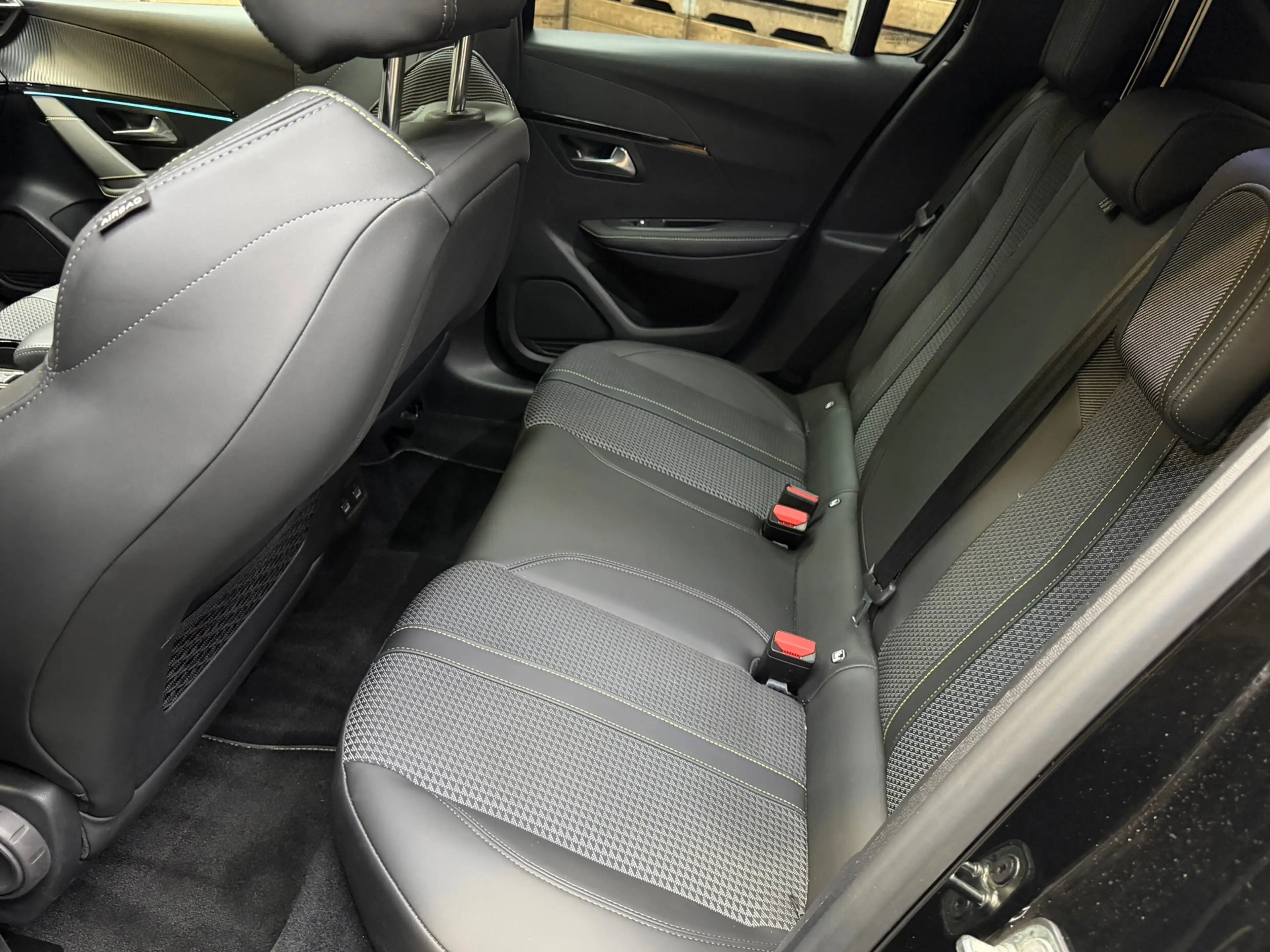 Peugeot e-208 EV GT 350 50 kWh, 17"LM, Panorama, Camera, Cruise — photo 6