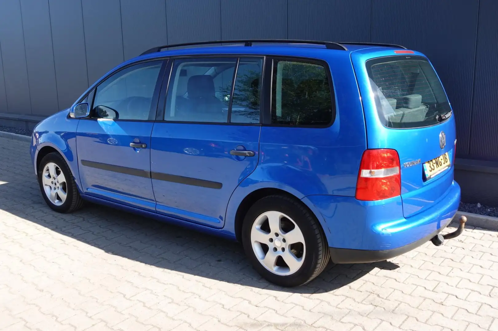 Volkswagen Touran 1.6-16V FSI Trendline 7-PERS/LEES TEKST Blauw - 2