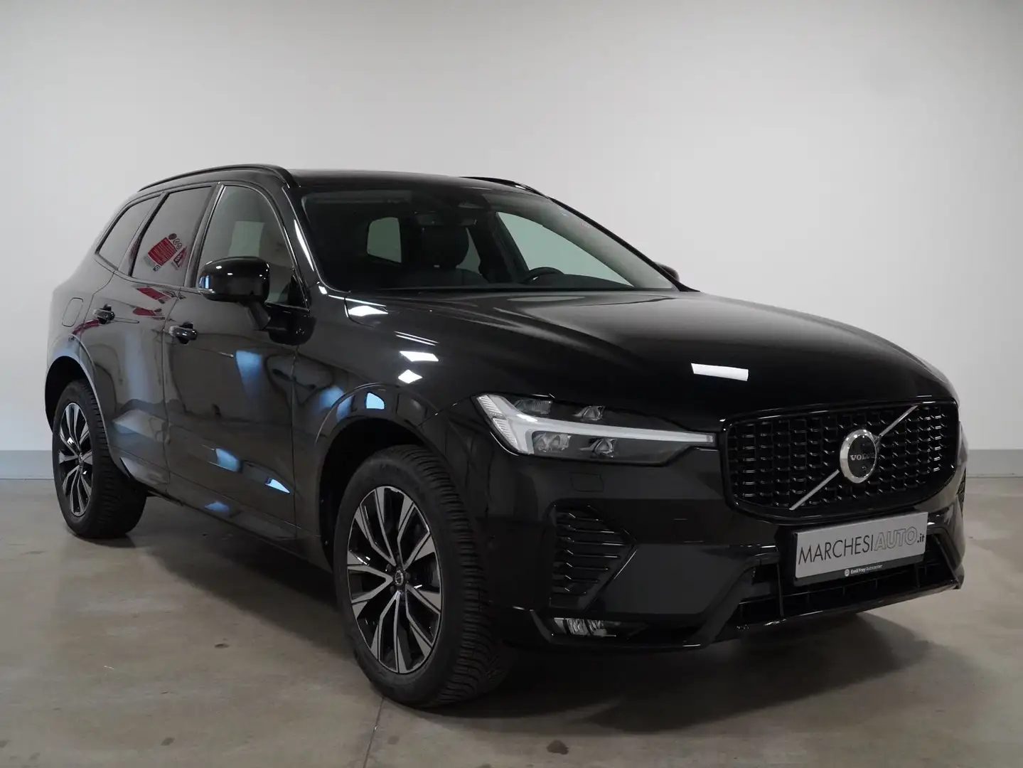 Volvo XC60 2.0 B4 Diesel Mild-Hybrid 197cv Nero - 2