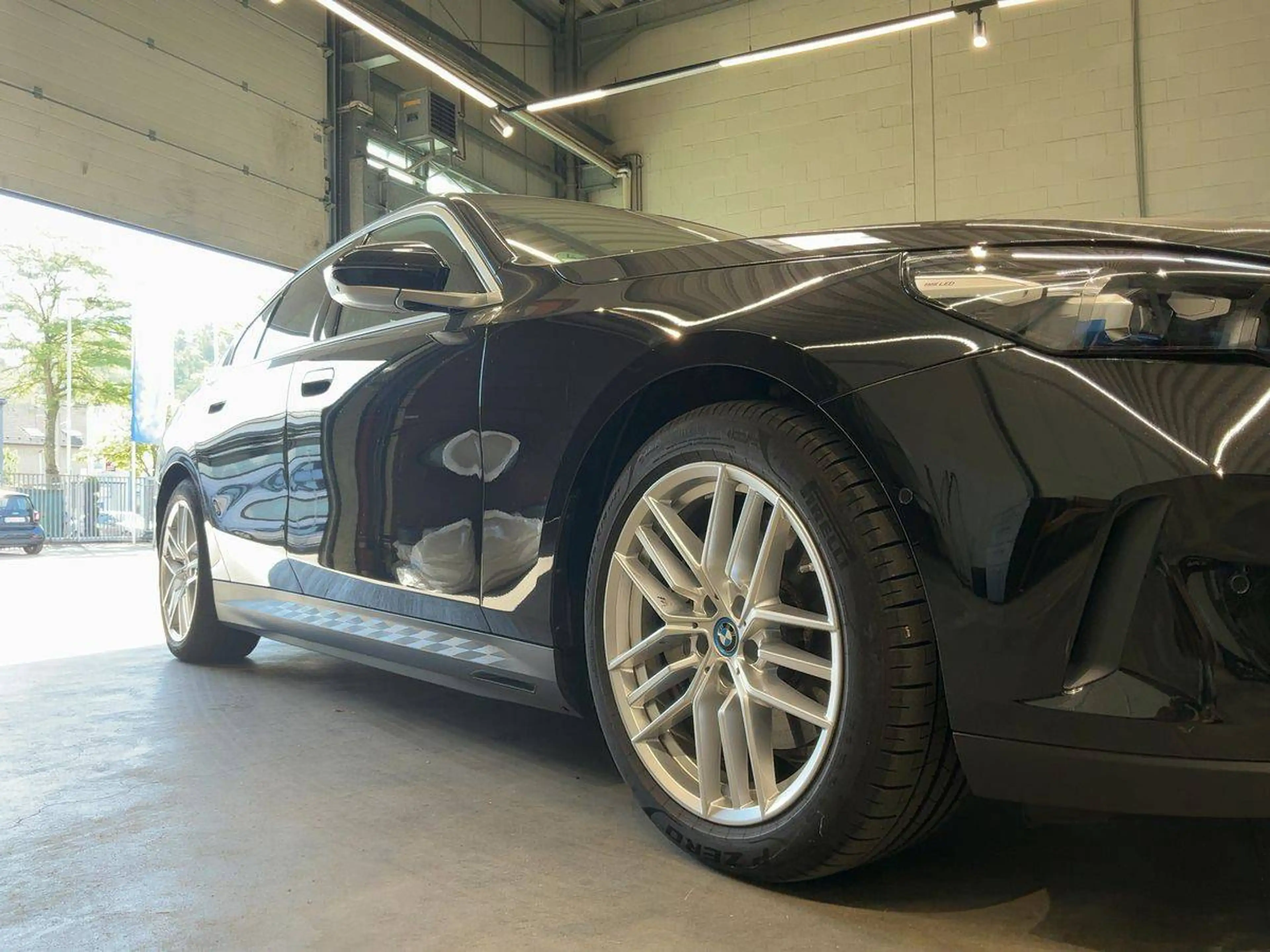 BMW i5 40 eDrive — photo 9