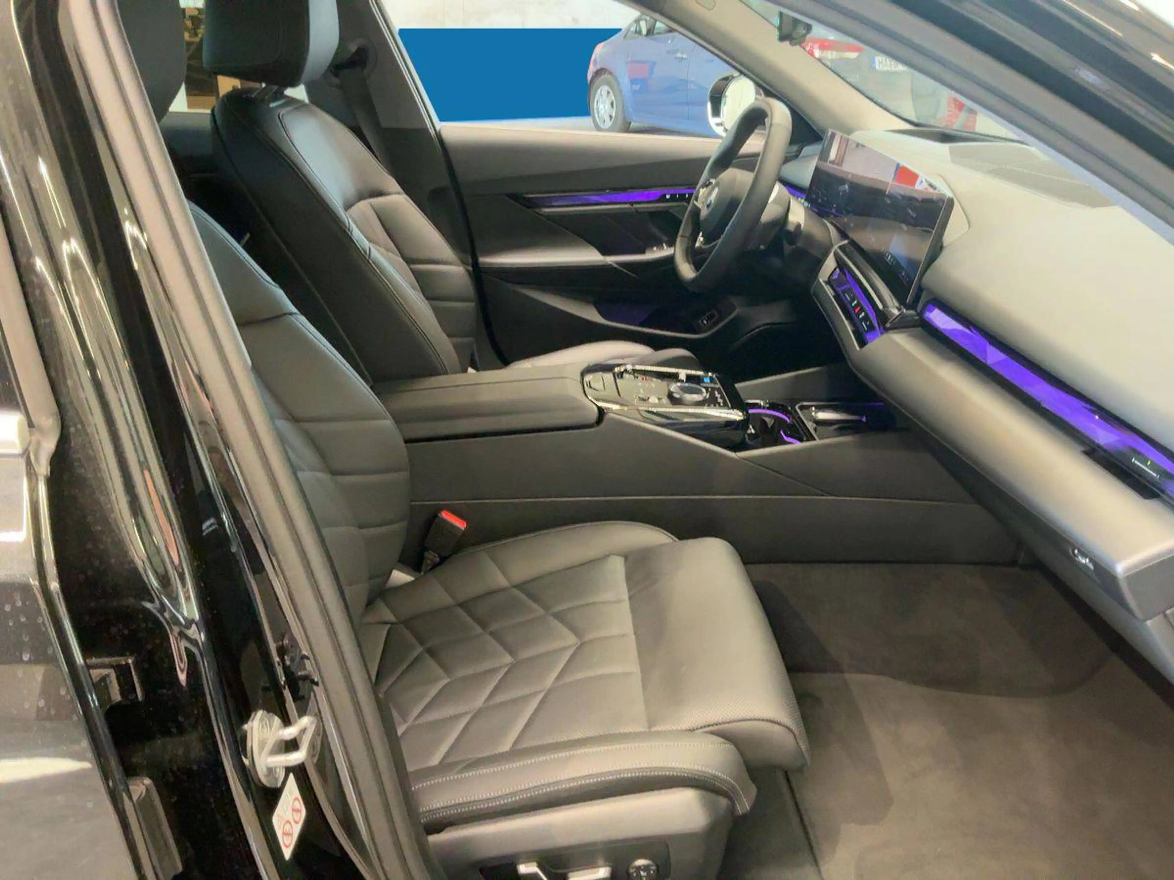 BMW i5 40 eDrive — photo 12