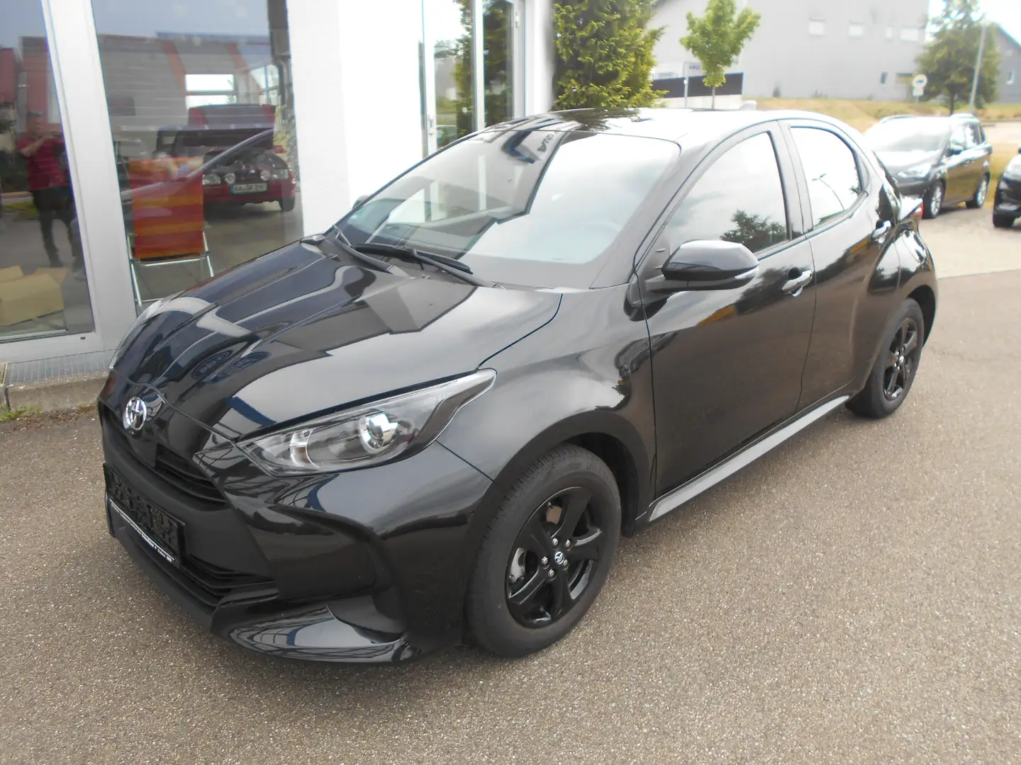 Toyota Yaris Comfort m. Aluräder, Klima, Abstandstempomat Schwarz - 1