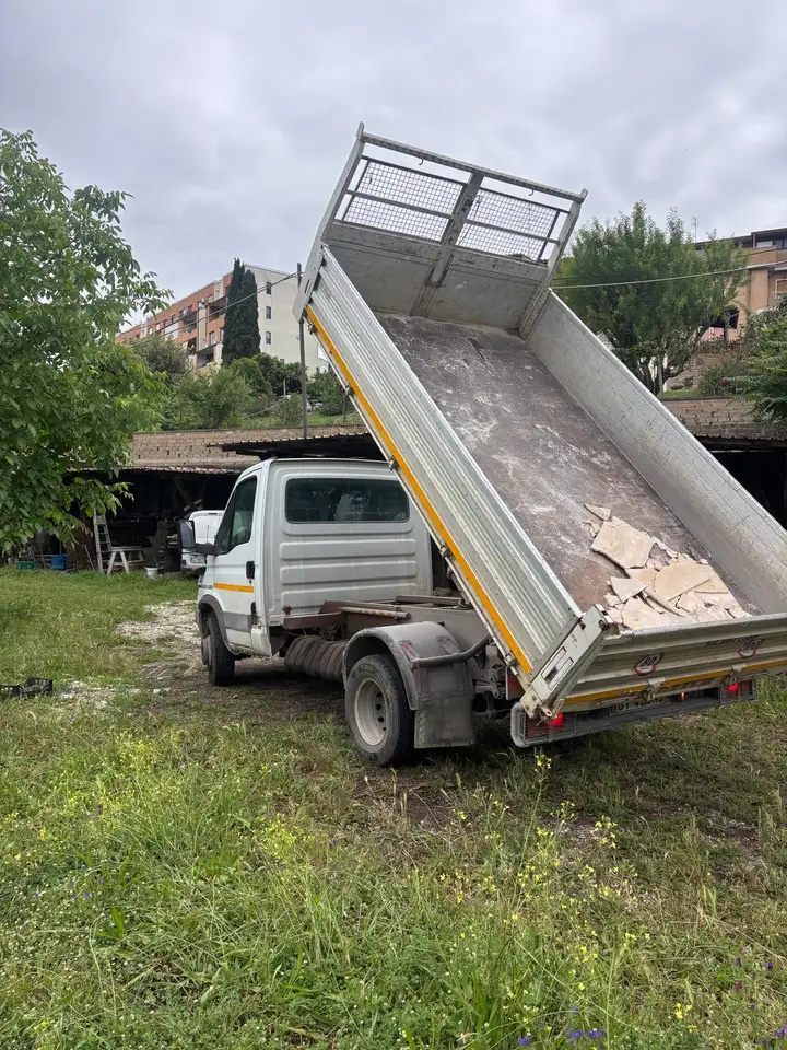Iveco Daily Ribaltabile trilaterale 6 gomme nuove, foto 1