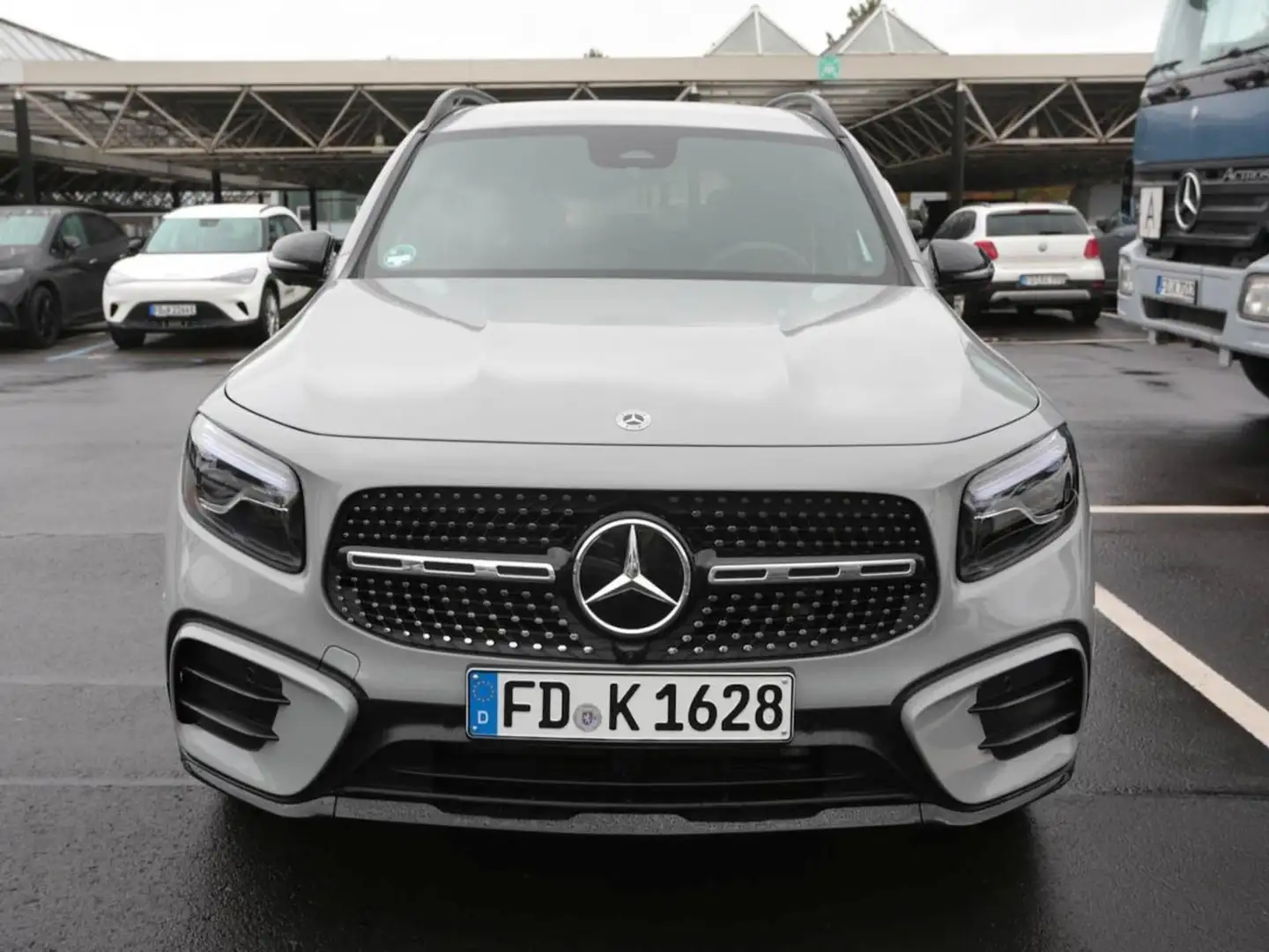 Mercedes-Benz GLB 200 d AMG Night MBUX Navi AHK EasyPack 360° Grau - 2