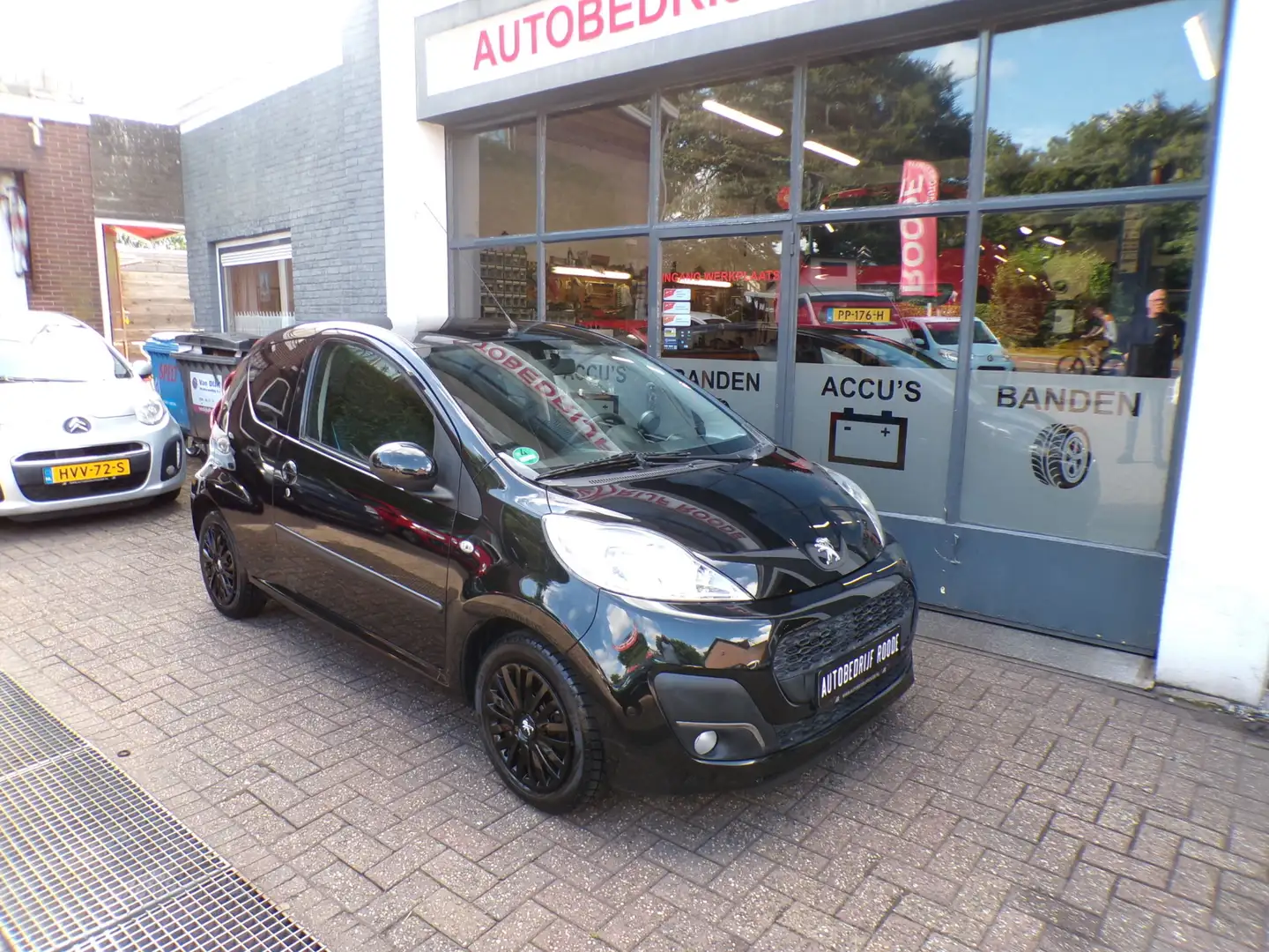Peugeot 107 1.0 Active BLACKLINE AUTOMAAT,AIRCO,ZEER MOOI !!! - 2
