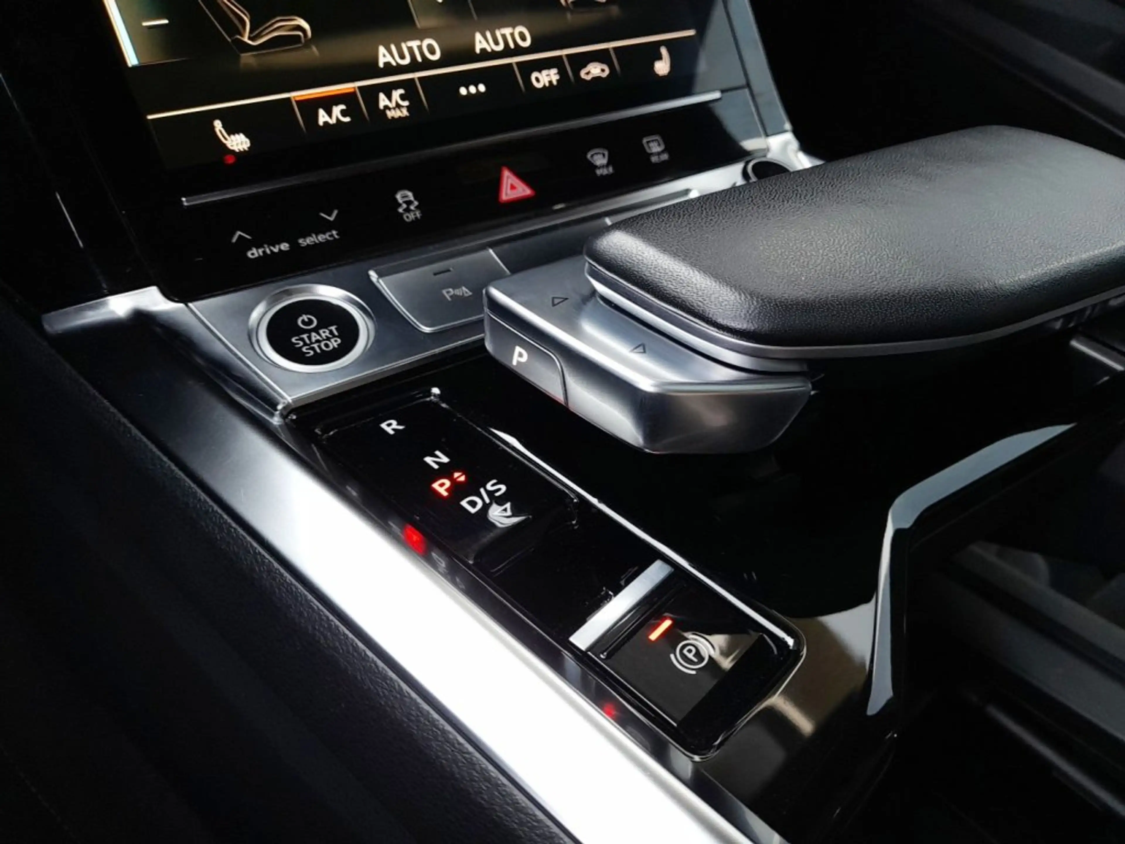 Audi e-tron 71 kWh QUATTRO S-LINE *NP € 85.016,- / SKY / 20 ZOLL / NAVI / OPTIKPAKET & DACHHIMMEL SCHWARZ* — photo 8