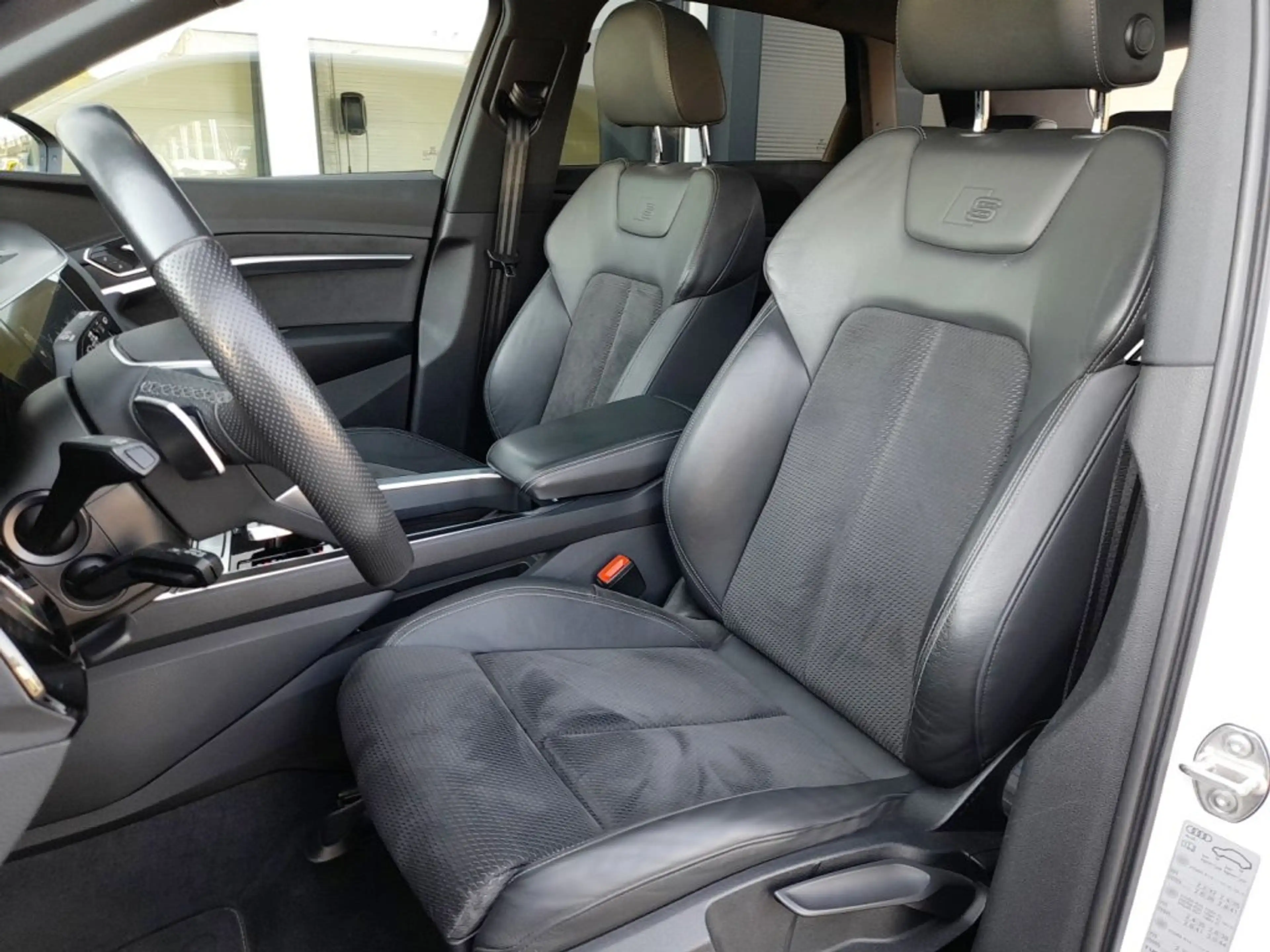 Audi e-tron 71 kWh QUATTRO S-LINE *NP € 85.016,- / SKY / 20 ZOLL / NAVI / OPTIKPAKET & DACHHIMMEL SCHWARZ* — photo 12