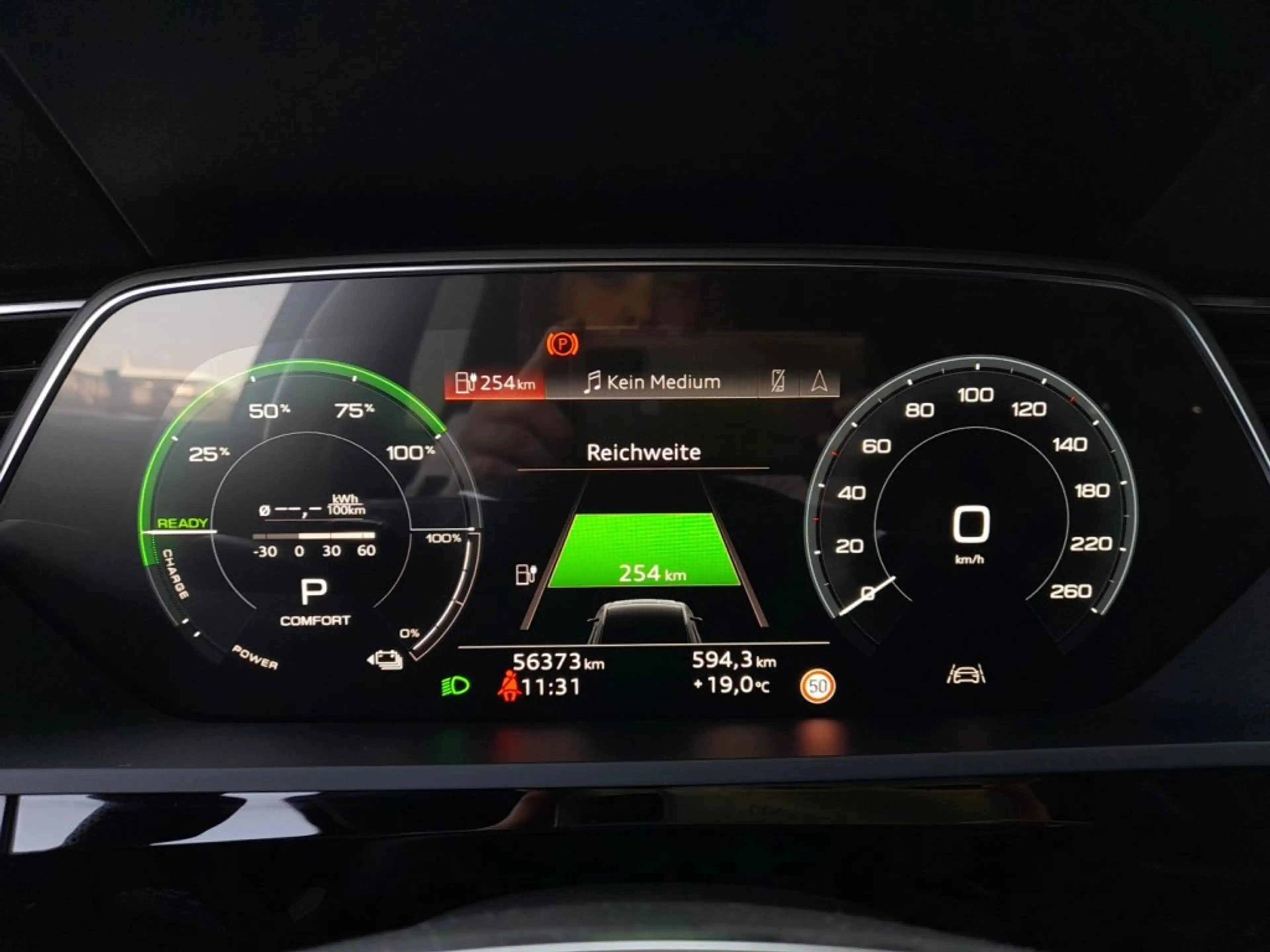 Audi e-tron 71 kWh QUATTRO S-LINE *NP € 85.016,- / SKY / 20 ZOLL / NAVI / OPTIKPAKET & DACHHIMMEL SCHWARZ* — photo 7