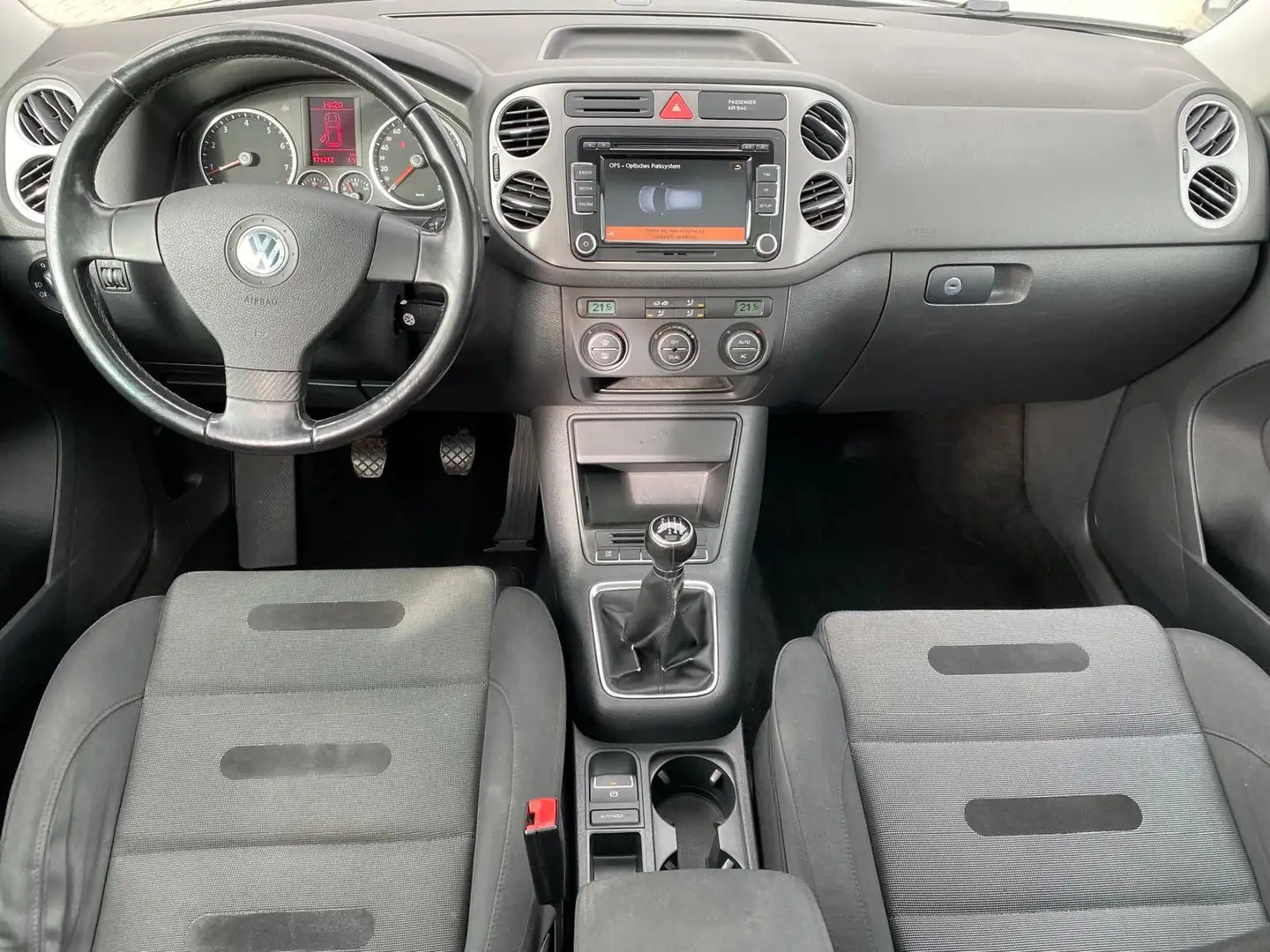 Volkswagen Tiguan Tiguan Sport & Style 4Motion/NAVI/AHK/SER Schwarz - 2