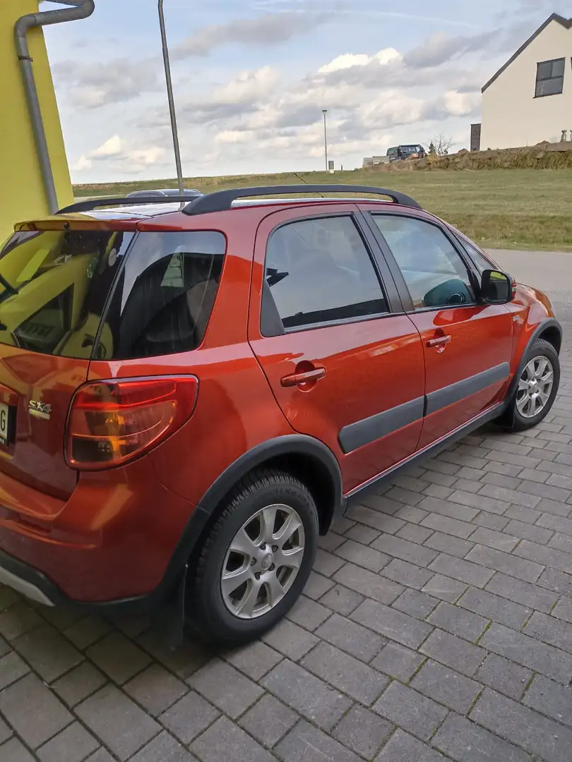 Suzuki SX4 1,6 GLX Navigator Pomarańczowy - 2