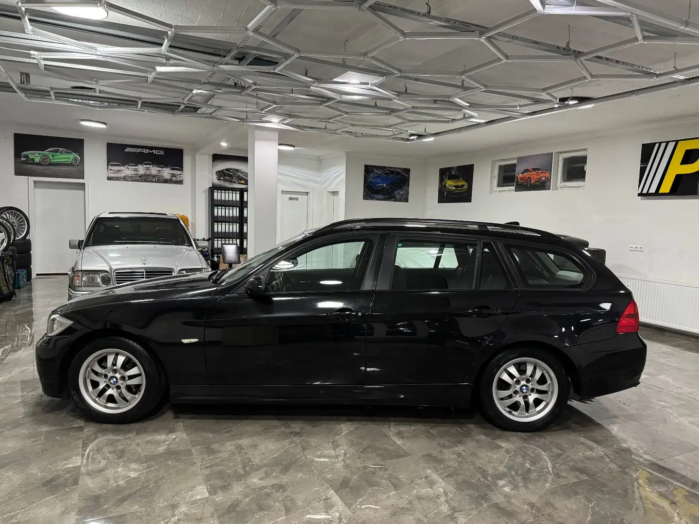 BMW 320 d Touring / Automatik Tempomat Klimaautomatik Schwarz - 2