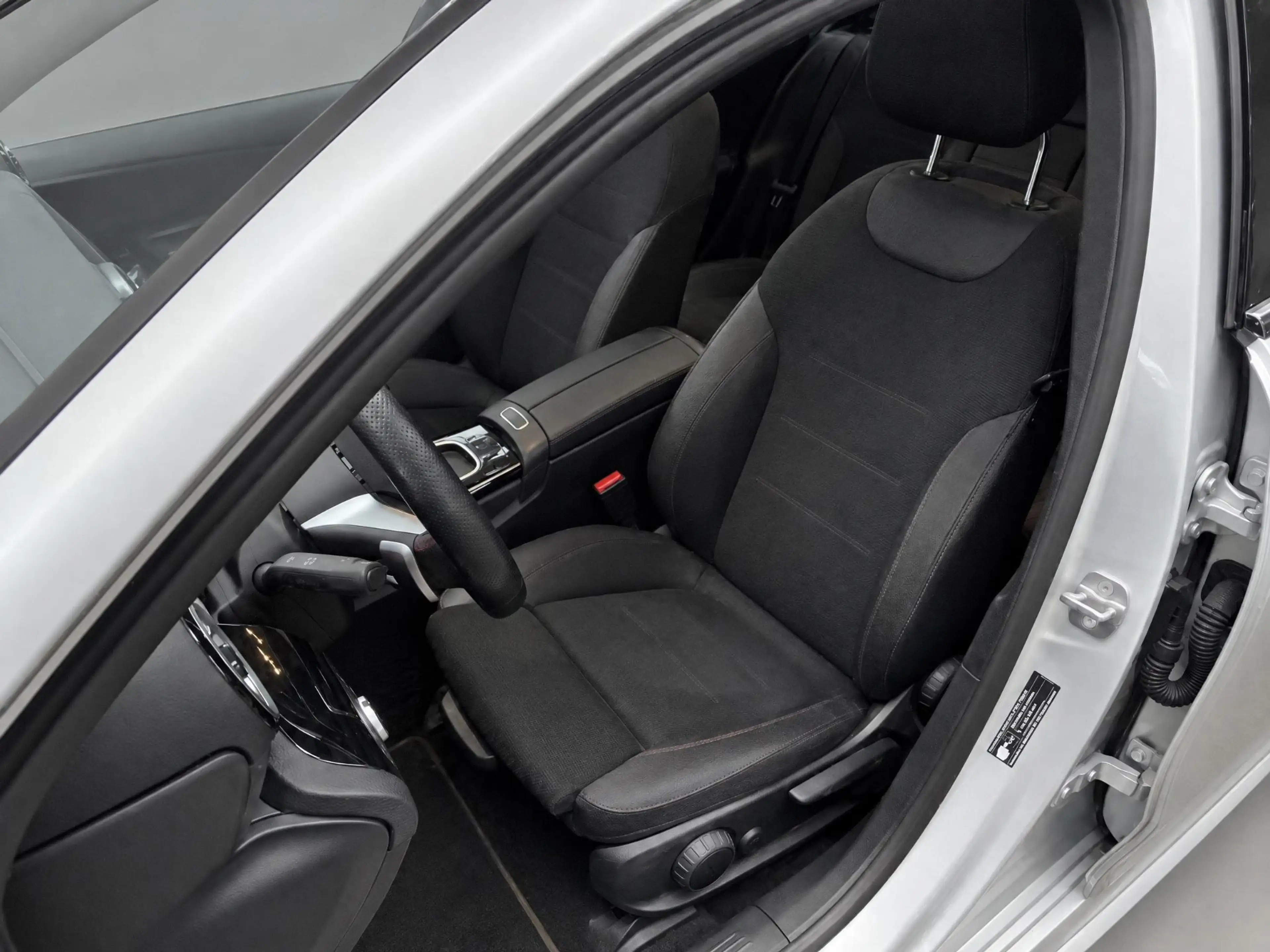 Mercedes-Benz A 180 AMG Line | Panoramadak | BURMESTER | — photo 7