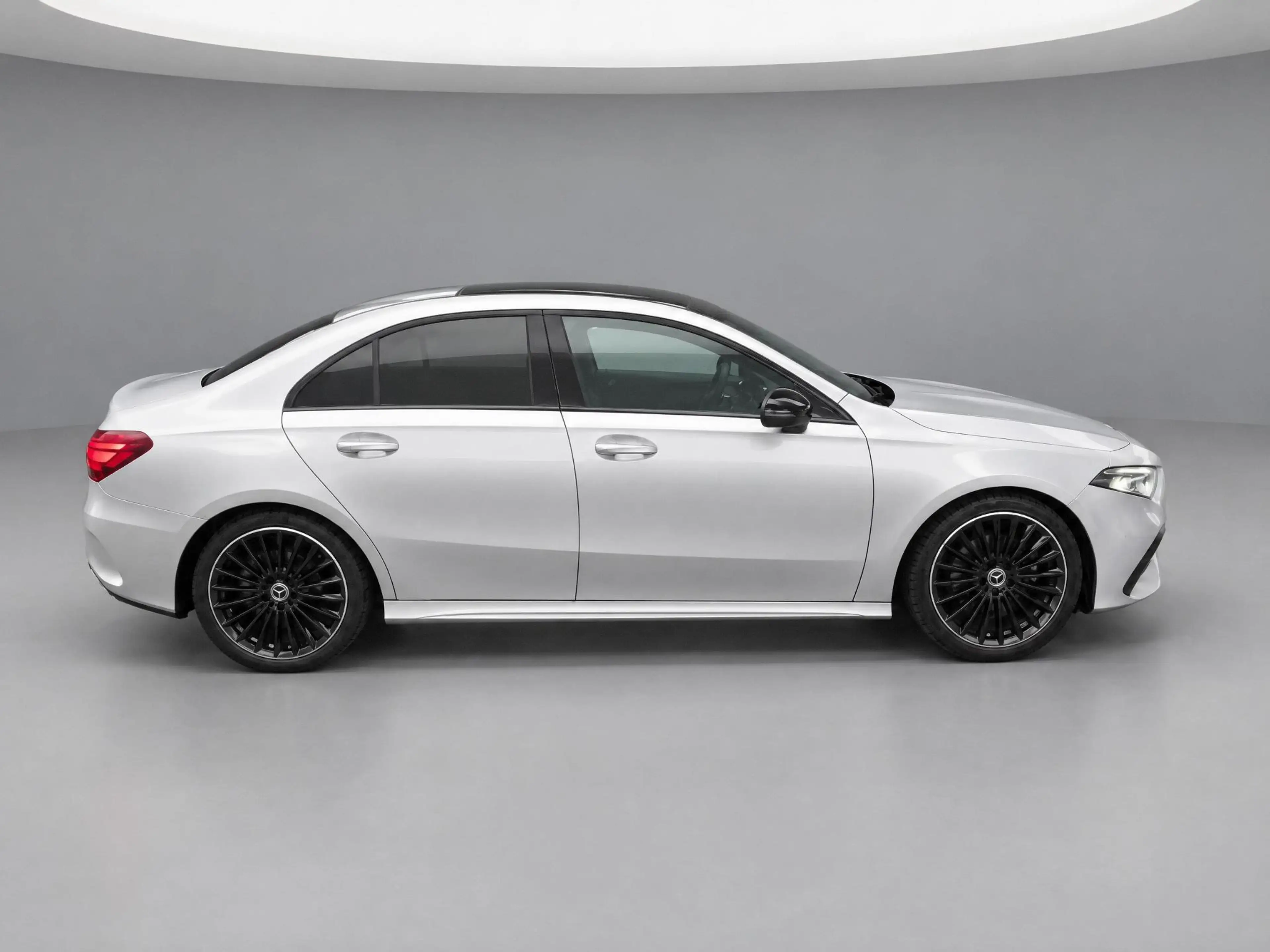 Mercedes-Benz A 180 AMG Line | Panoramadak | BURMESTER | — photo 4