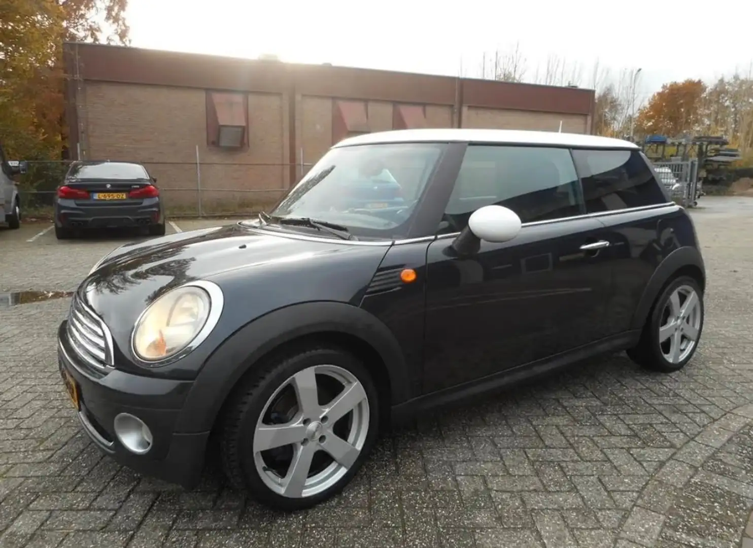 MINI Cooper Cooper 1.6 Zwart - 2
