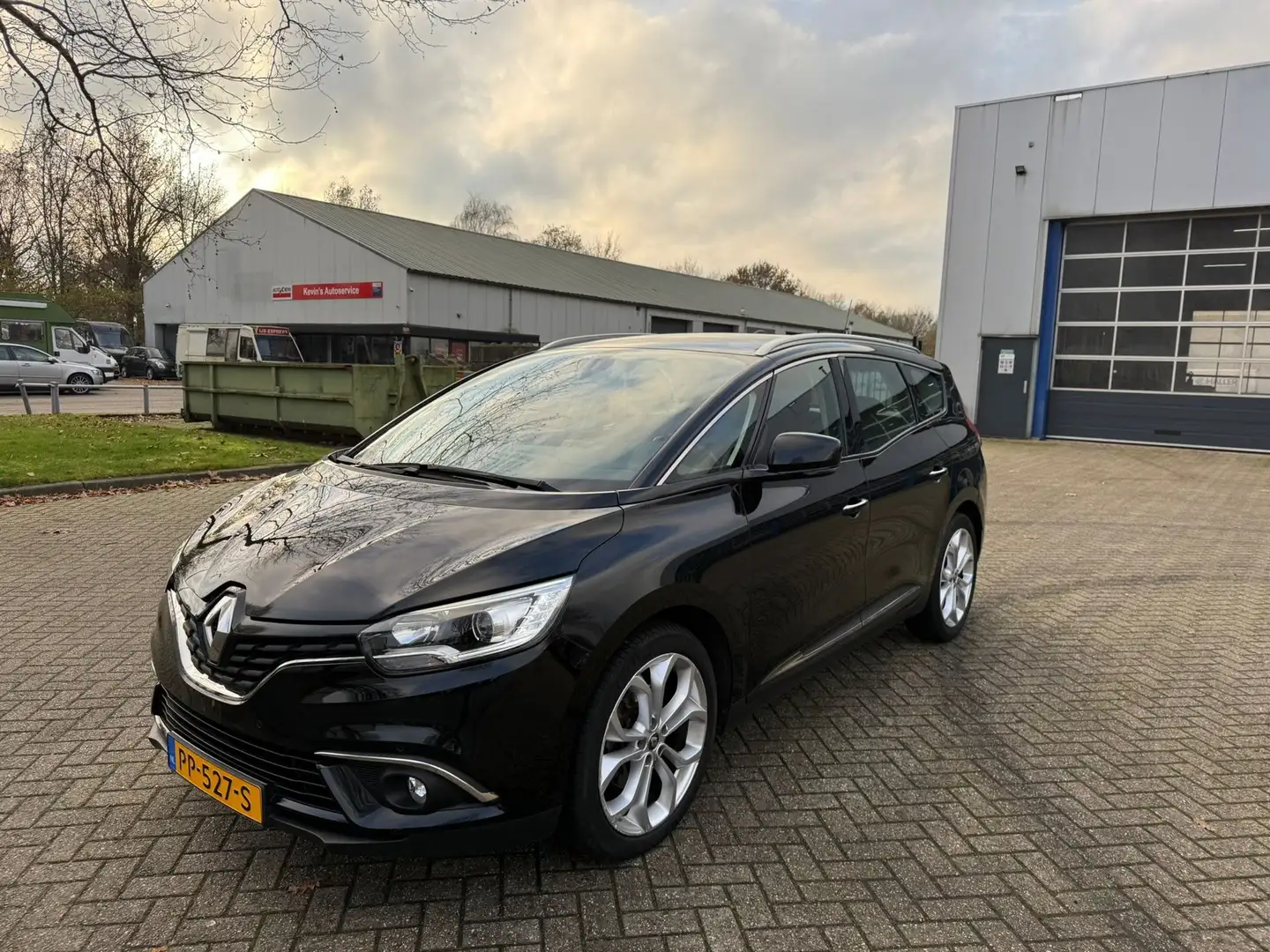 Renault Grand Scenic 1.2 TCe Zen Zwart - 1