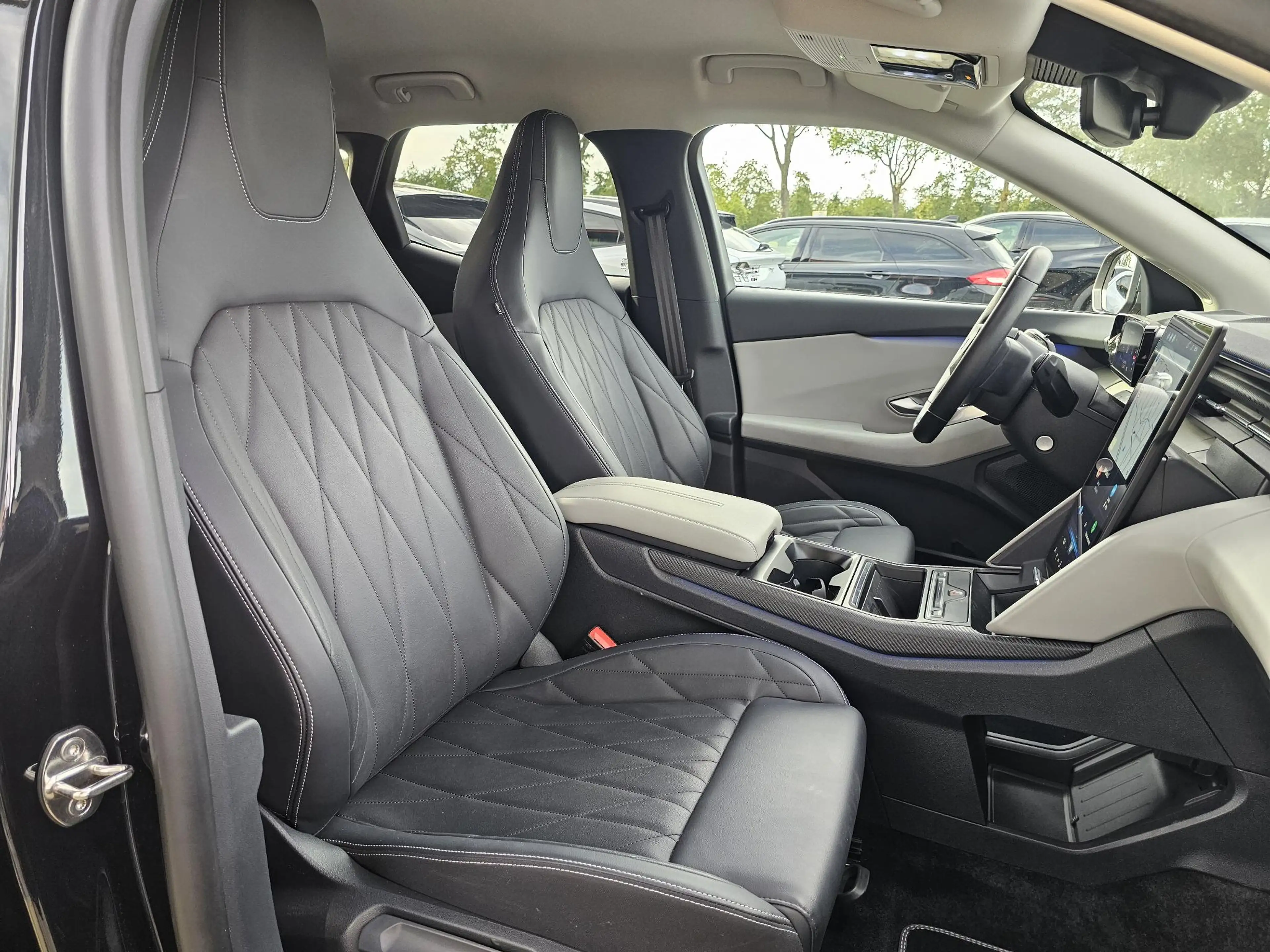 Ford Explorer Premium Extended Range AWD 77 kWh 340pk | Driver A — photo 9