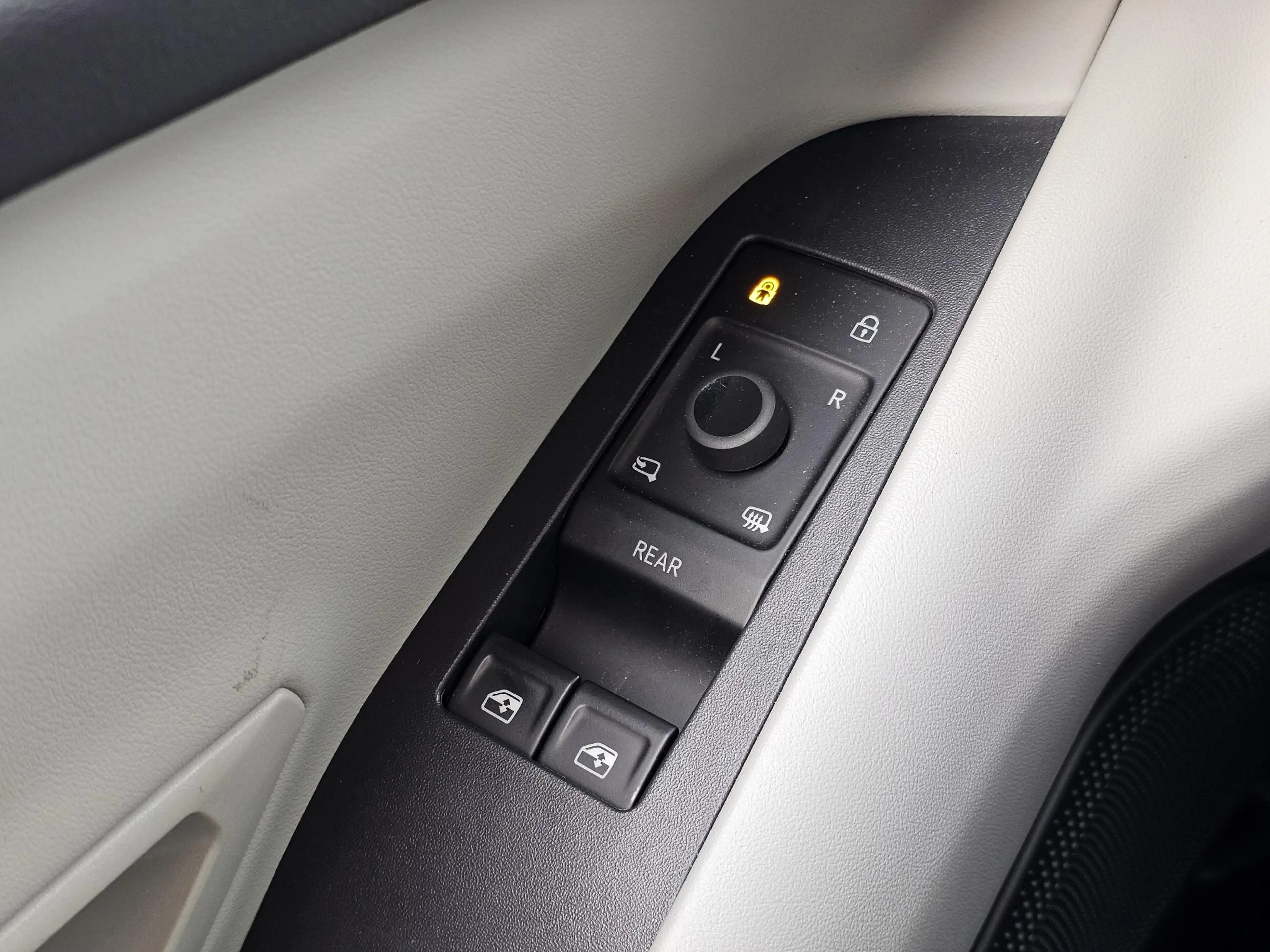 Ford Explorer Premium Extended Range AWD 77 kWh 340pk | Driver A — photo 15