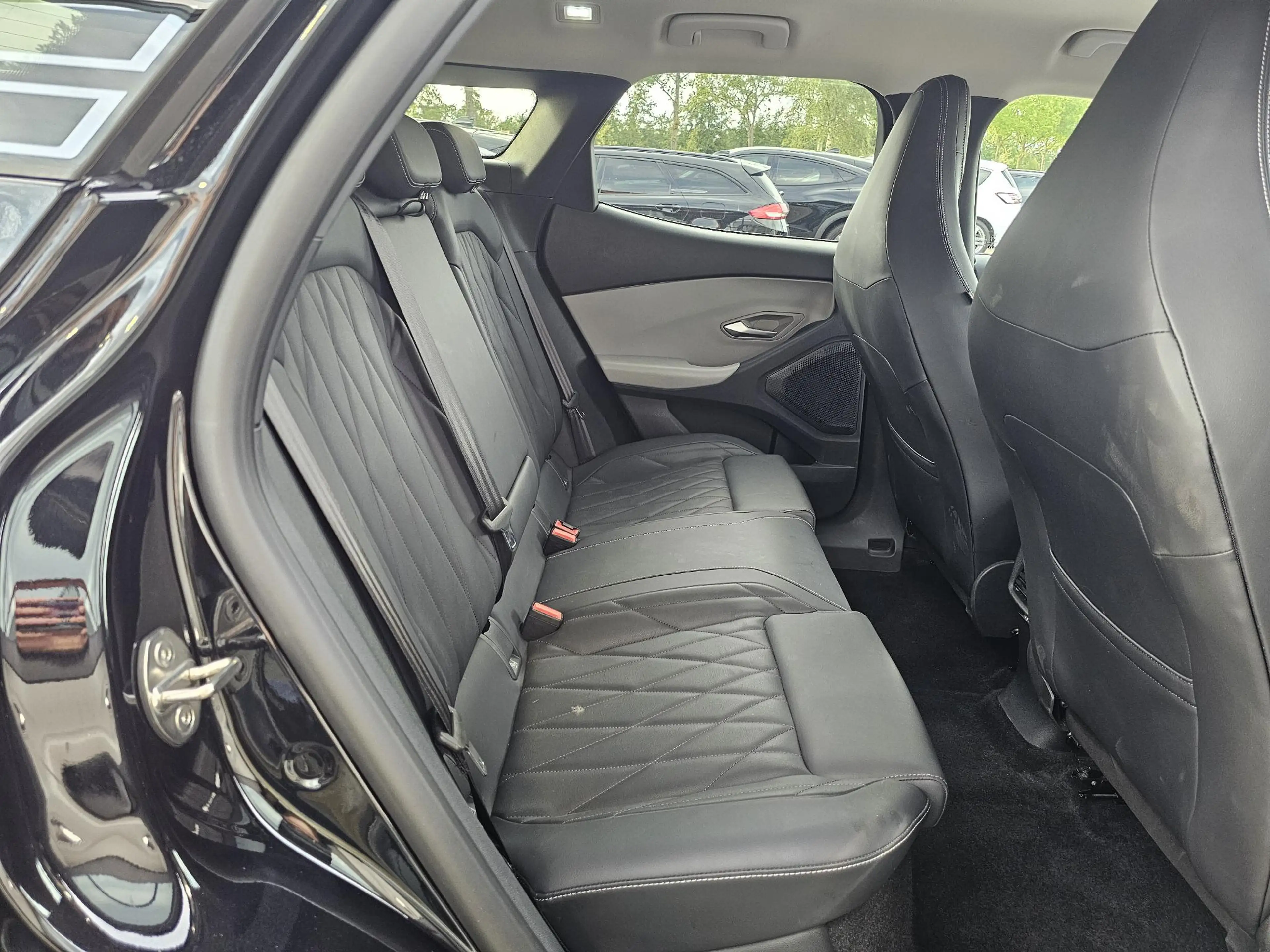 Ford Explorer Premium Extended Range AWD 77 kWh 340pk | Driver A — photo 10
