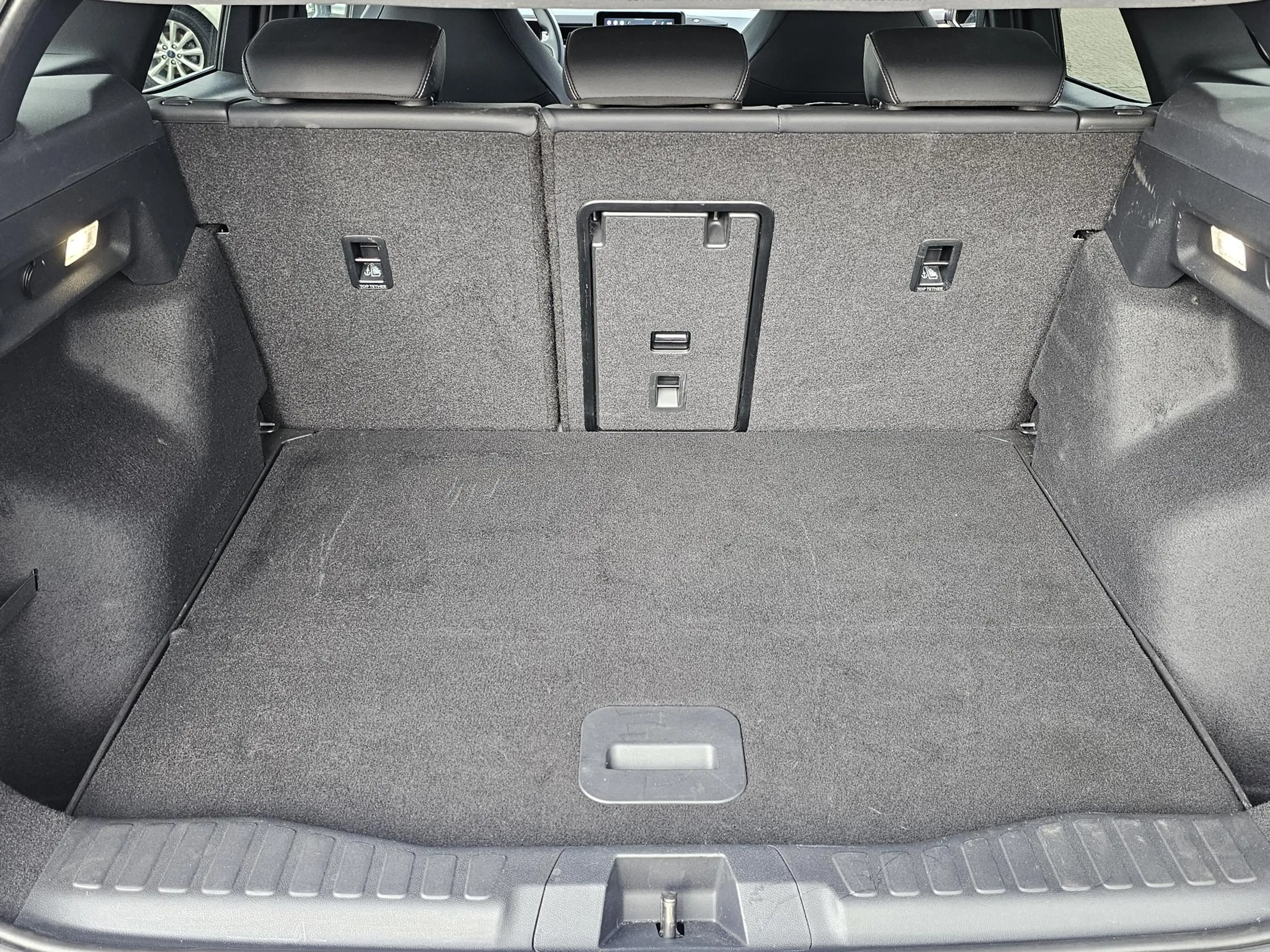 Ford Explorer Premium Extended Range AWD 77 kWh 340pk | Driver A — photo 11