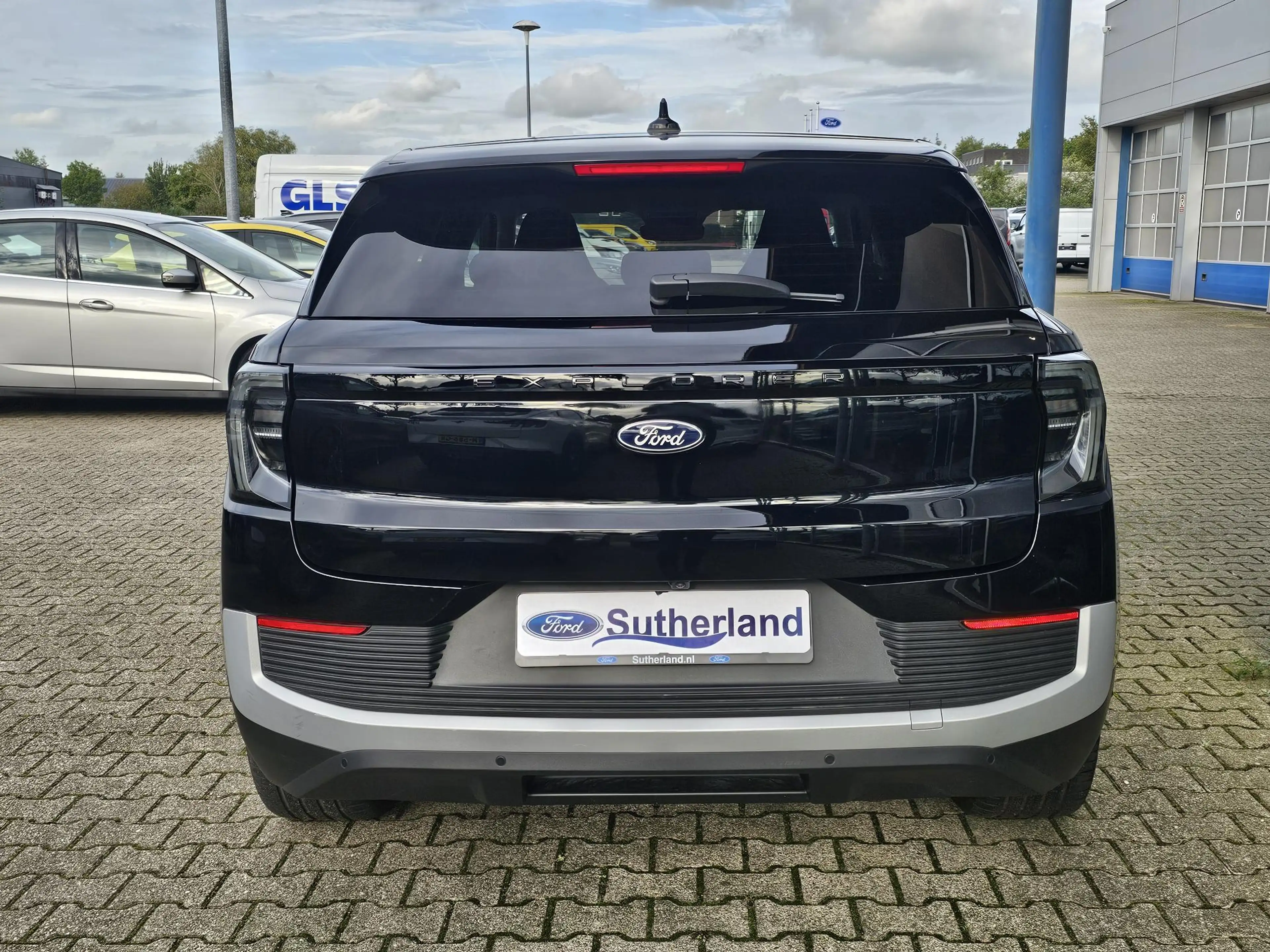 Ford Explorer Premium Extended Range AWD 77 kWh 340pk | Driver A — photo 4