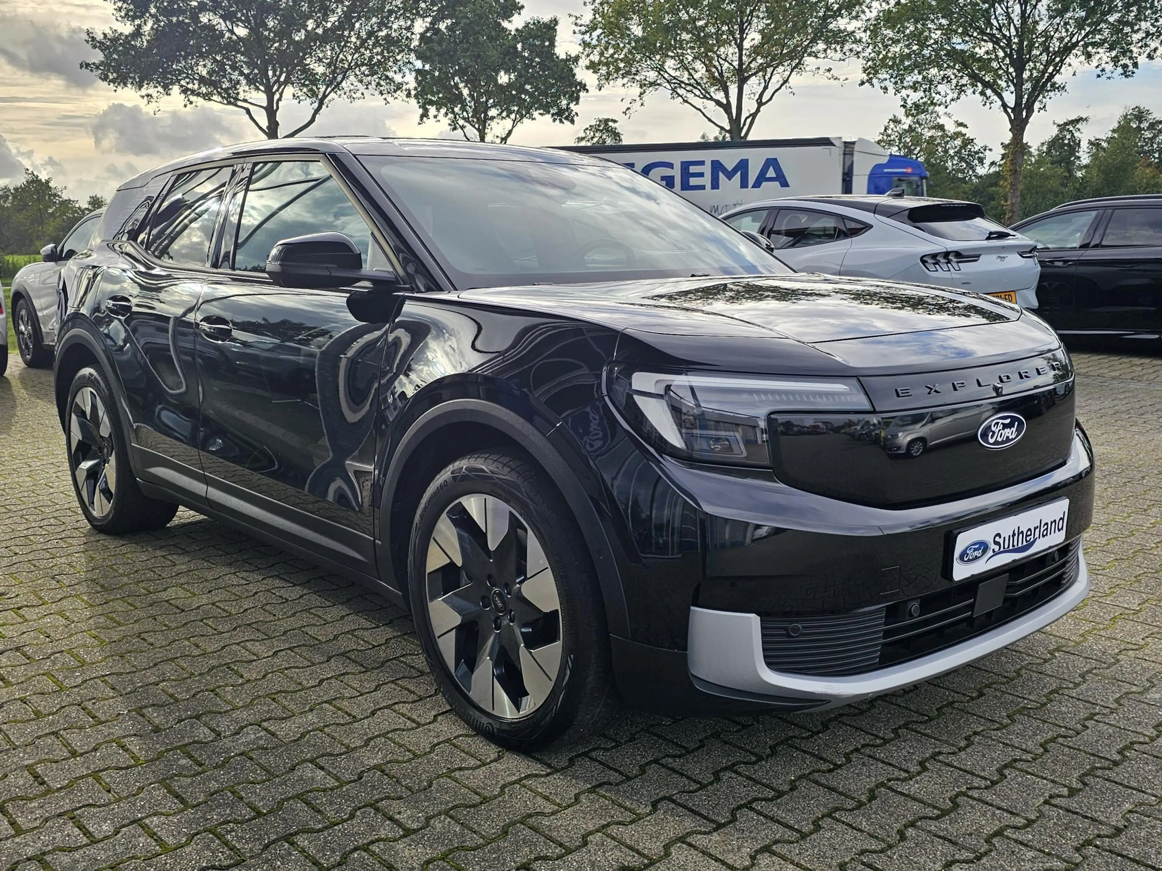 Ford Explorer Premium Extended Range AWD 77 kWh 340pk | Driver A — photo 6