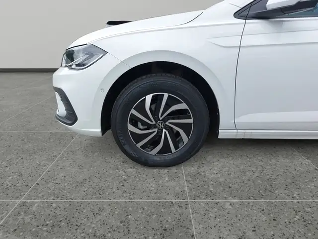 Volkswagen Polo view 9