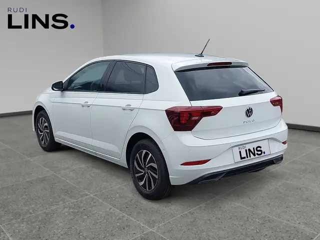 Volkswagen Polo view 3