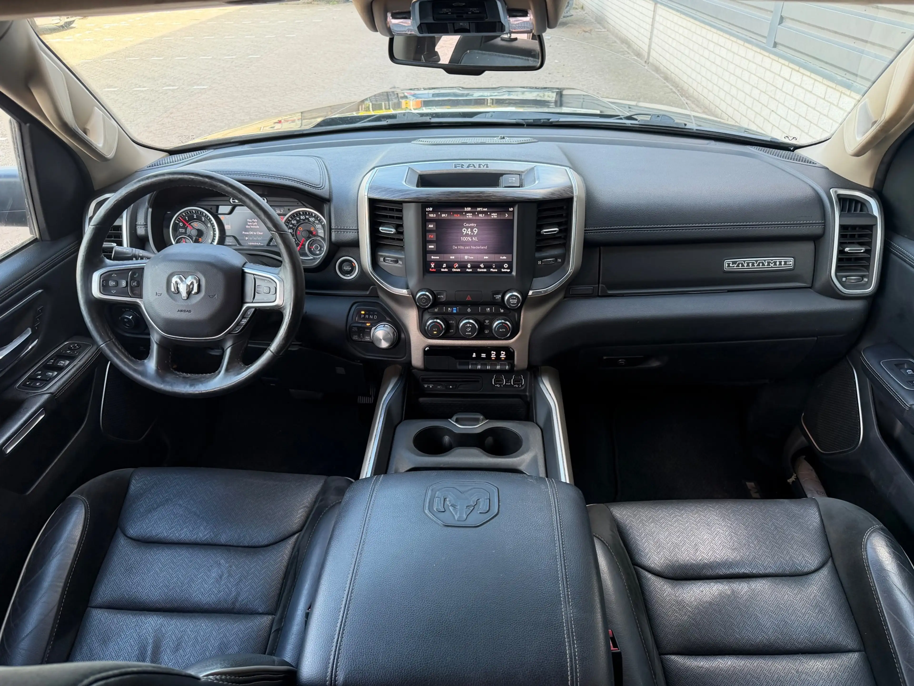 Dodge RAM 1500 5.7 V8 4x4 Crew Cab Laramie MARGE!! KOOPJE!! — photo 2