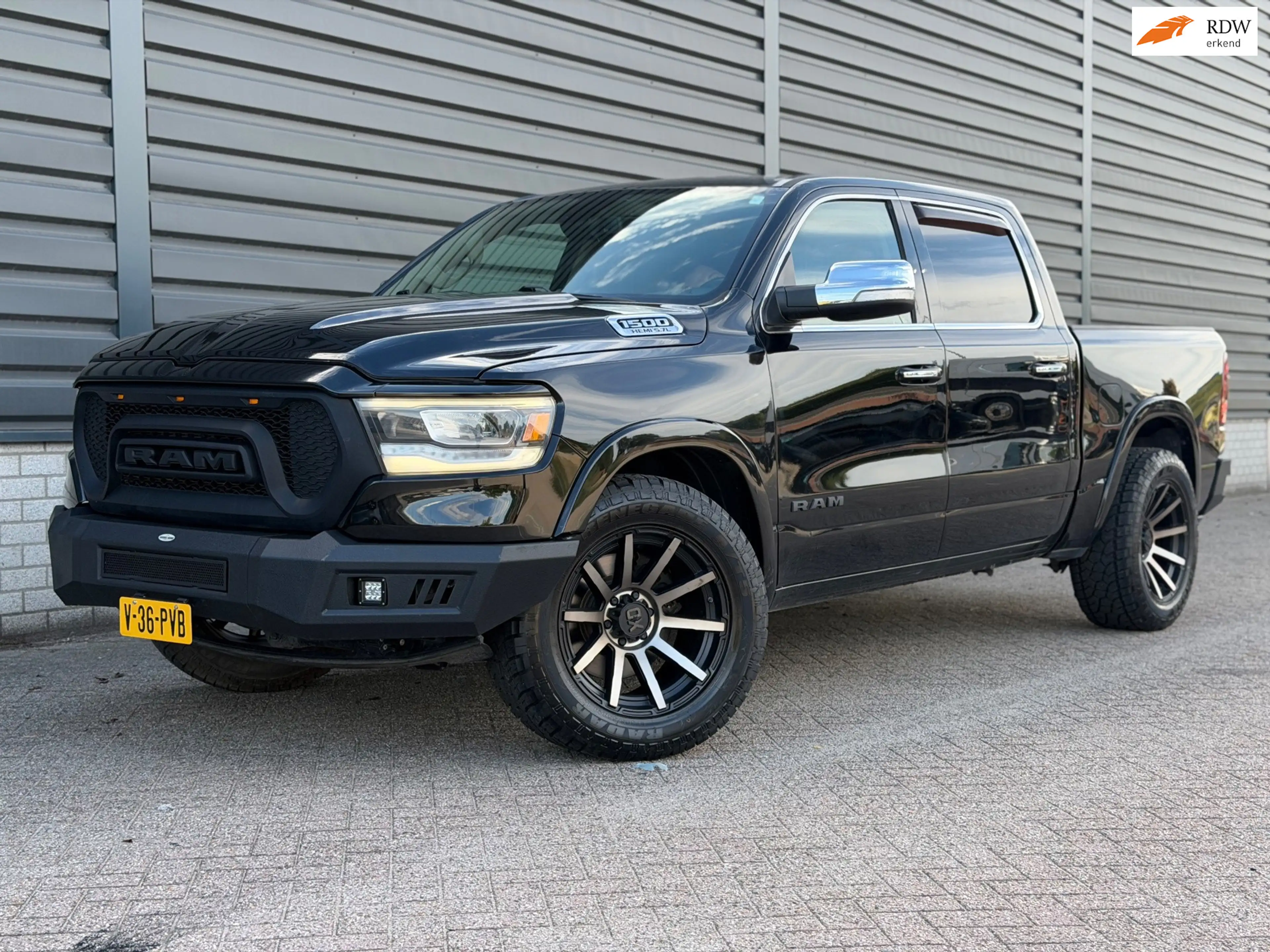 Dodge RAM 1500 5.7 V8 4x4 Crew Cab Laramie MARGE!! KOOPJE!!
