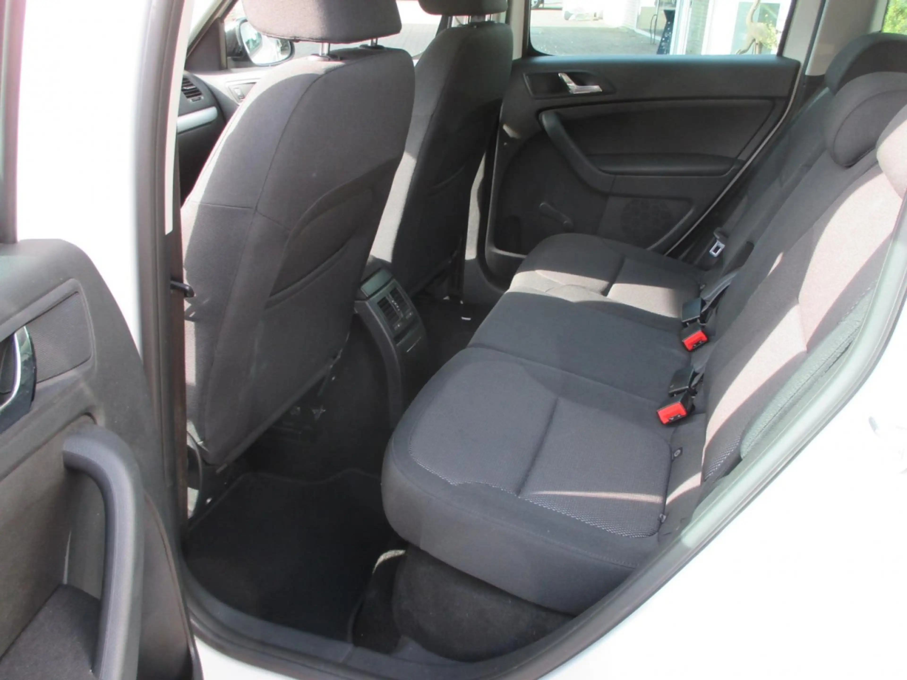 Skoda Yeti Outdoor 4x4 AHK 6-Gang Klima Navi Einparkhilfe — photo 5