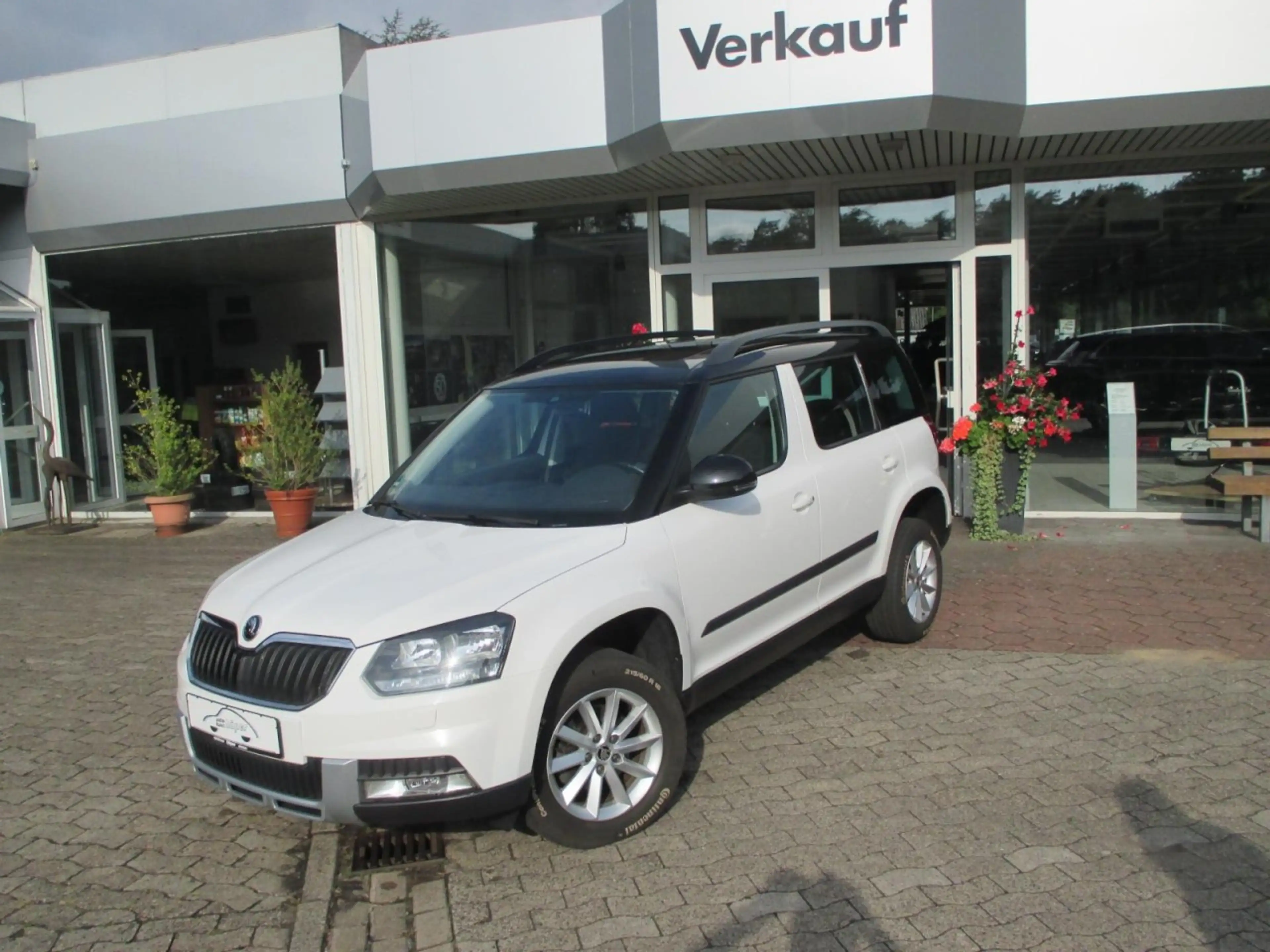 Skoda Yeti Outdoor 4x4 AHK 6-Gang Klima Navi Einparkhilfe