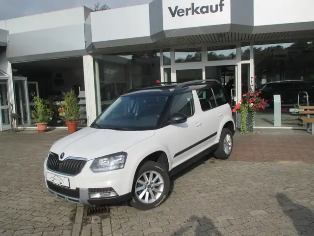 Skoda Yeti Outdoor 4x4 AHK 6-Gang Klima Navi Einparkhilfe