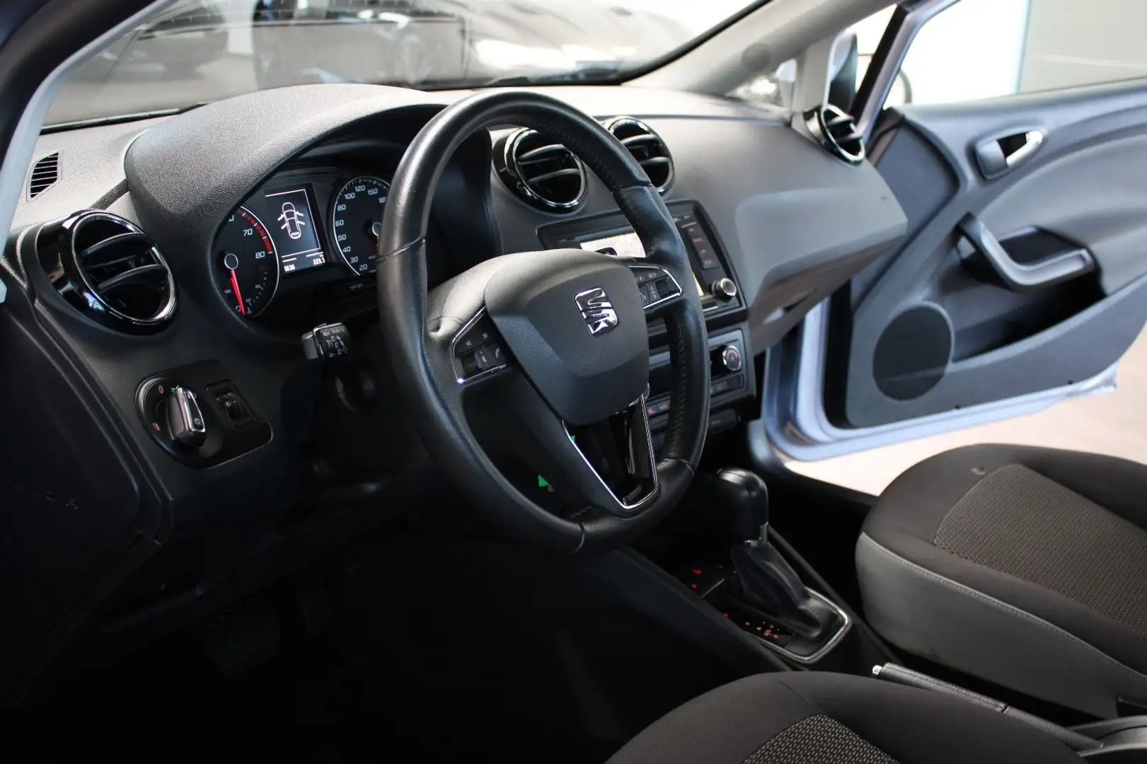 SEAT Ibiza IBIZA 1.0 TSI DSG *STYLE* NAVI/PDC/5-TÜREN/ALU`S Gris - 2