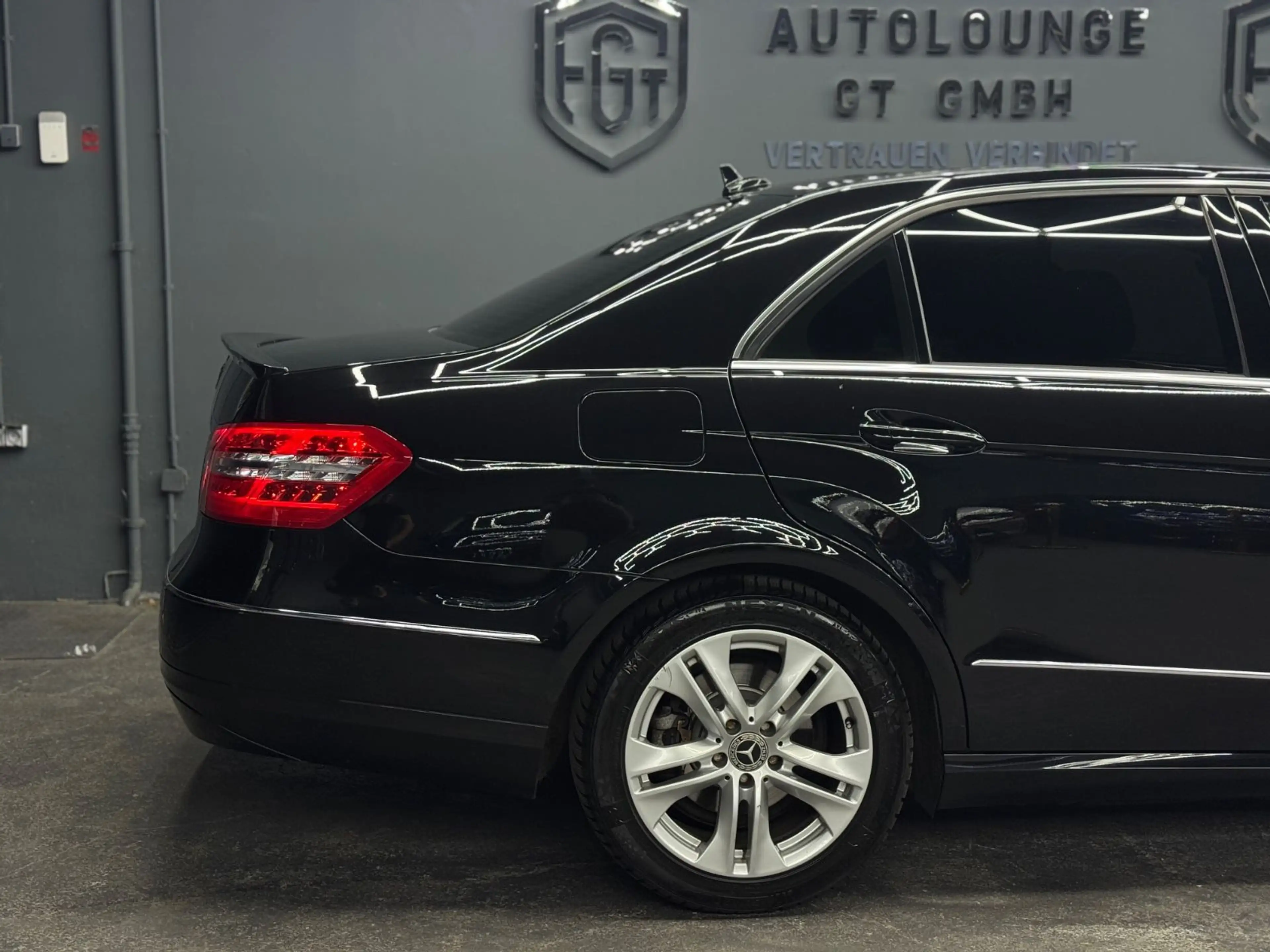 Mercedes-Benz E 200 Limousine CGI Ambiente Leder Xenon — photo 8