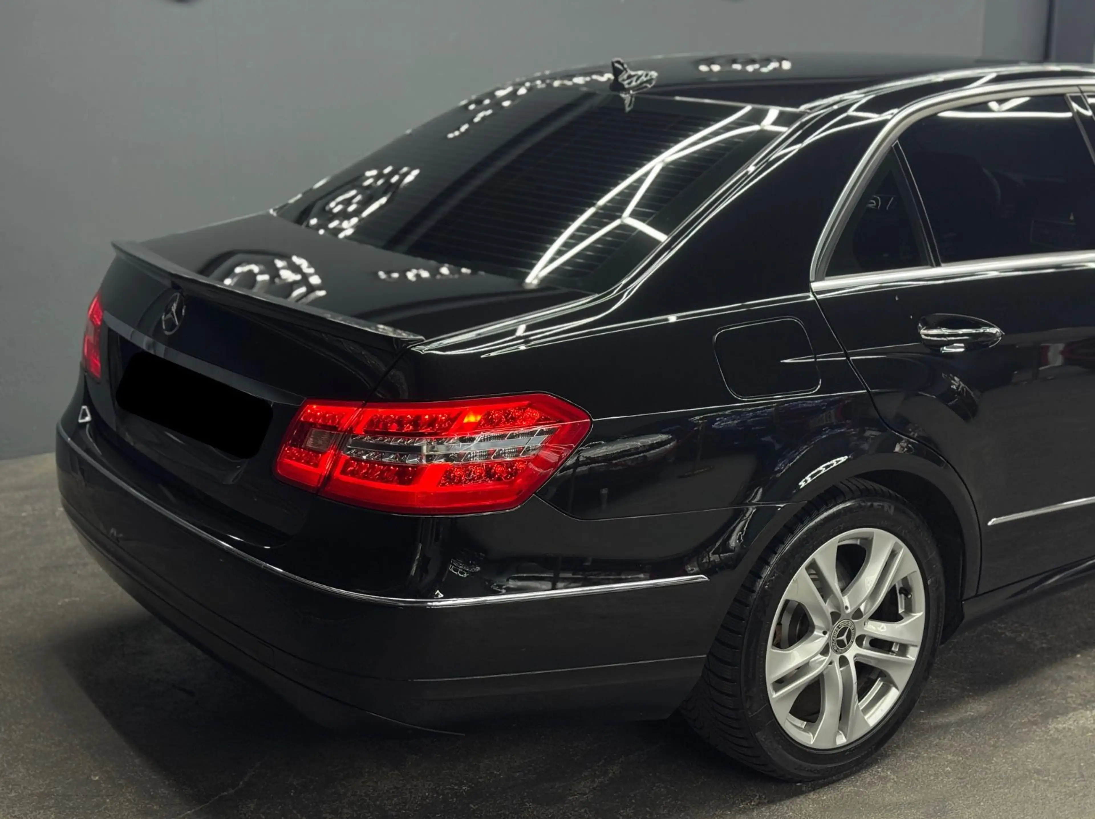Mercedes-Benz E 200 Limousine CGI Ambiente Leder Xenon — photo 6