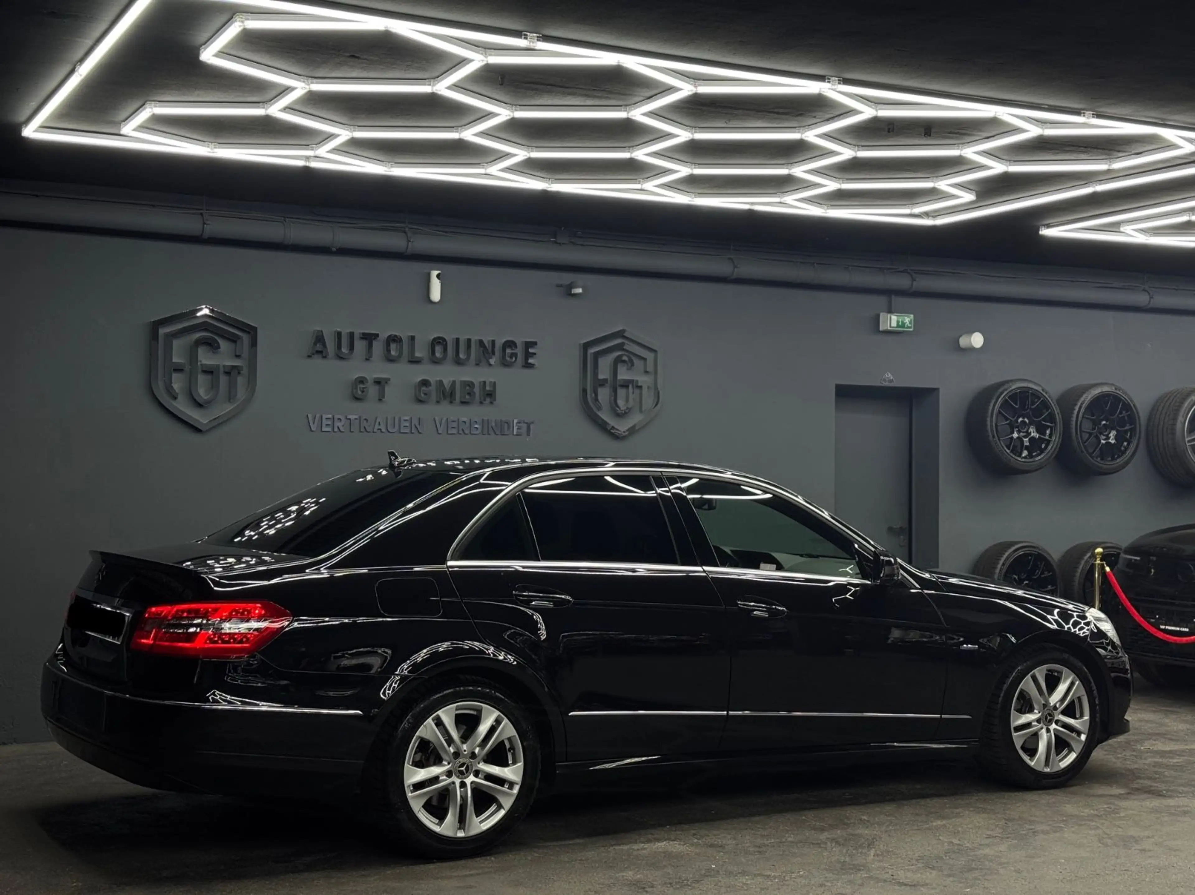 Mercedes-Benz E 200 Limousine CGI Ambiente Leder Xenon — photo 5