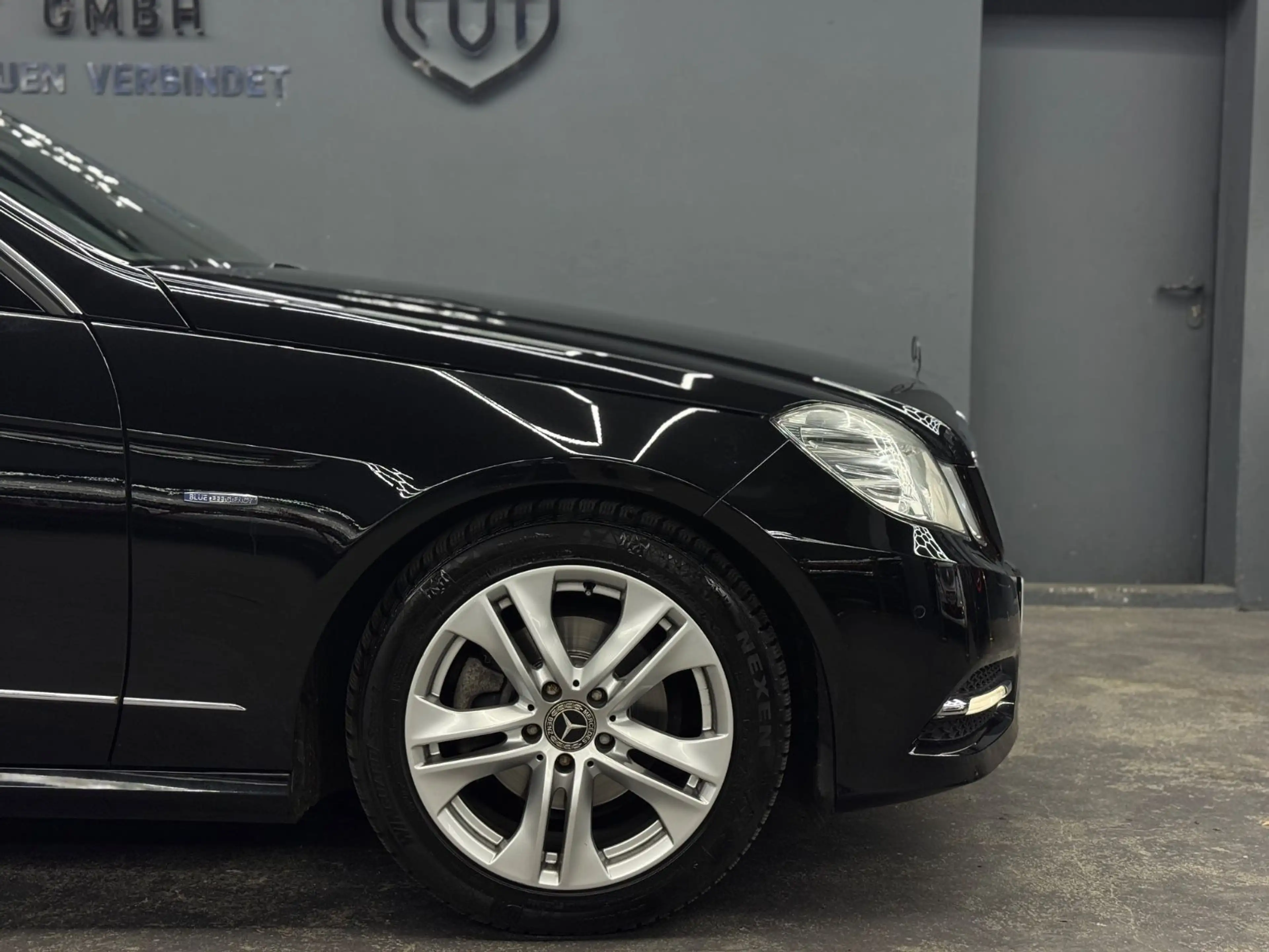 Mercedes-Benz E 200 Limousine CGI Ambiente Leder Xenon — photo 10